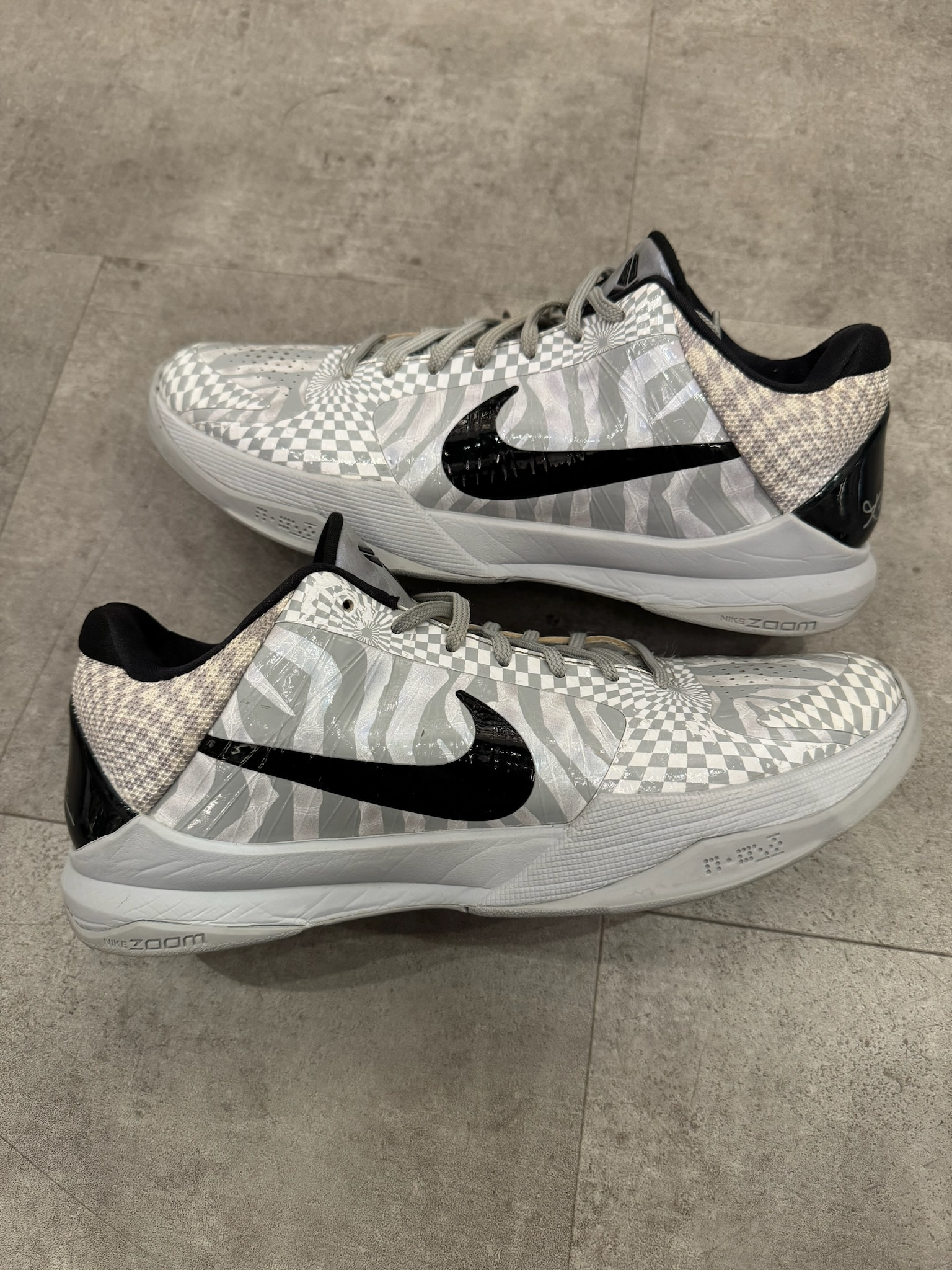 Nike Kobe 5 Protro Zebra Demar Derozan PE (Preowned)