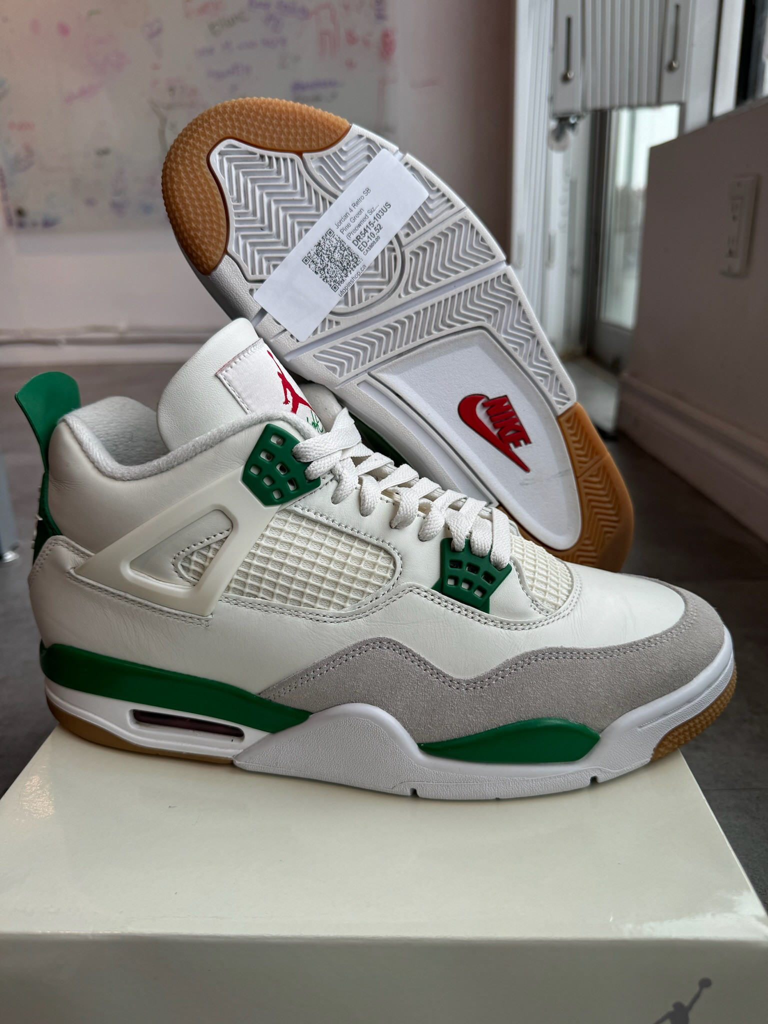 Jordan 4 Retro SB Pine Green (Preowned Size 10.5)