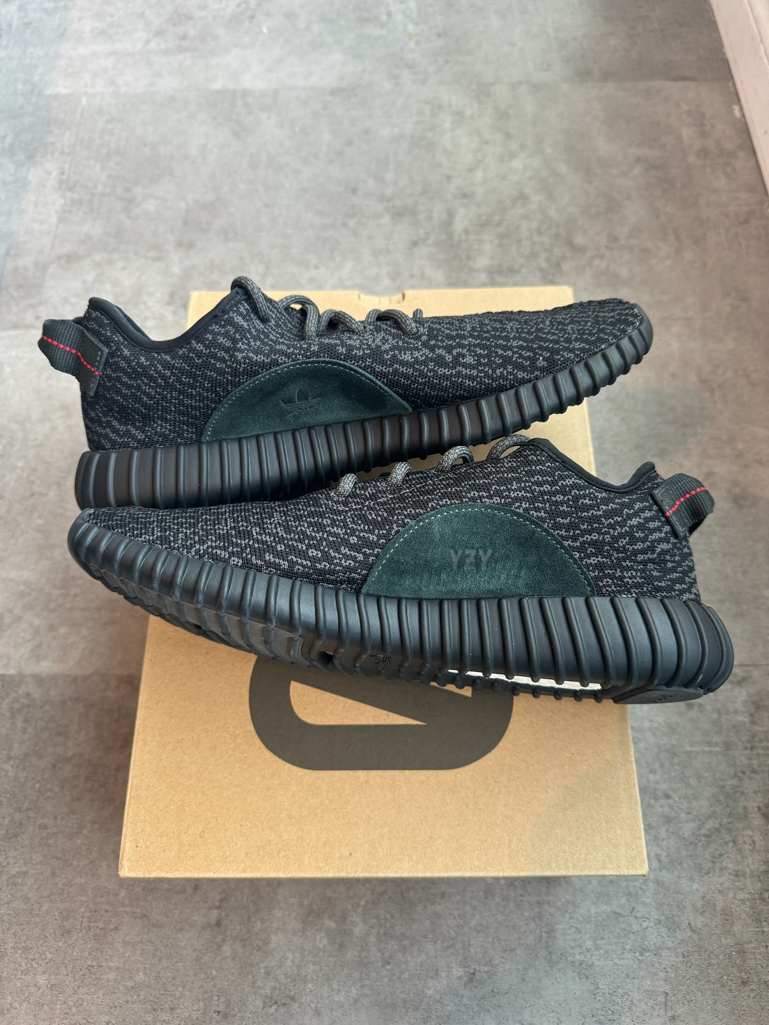 Adidas Yeezy 350 Pirate Black (2023) (Preowned Size 9.5)