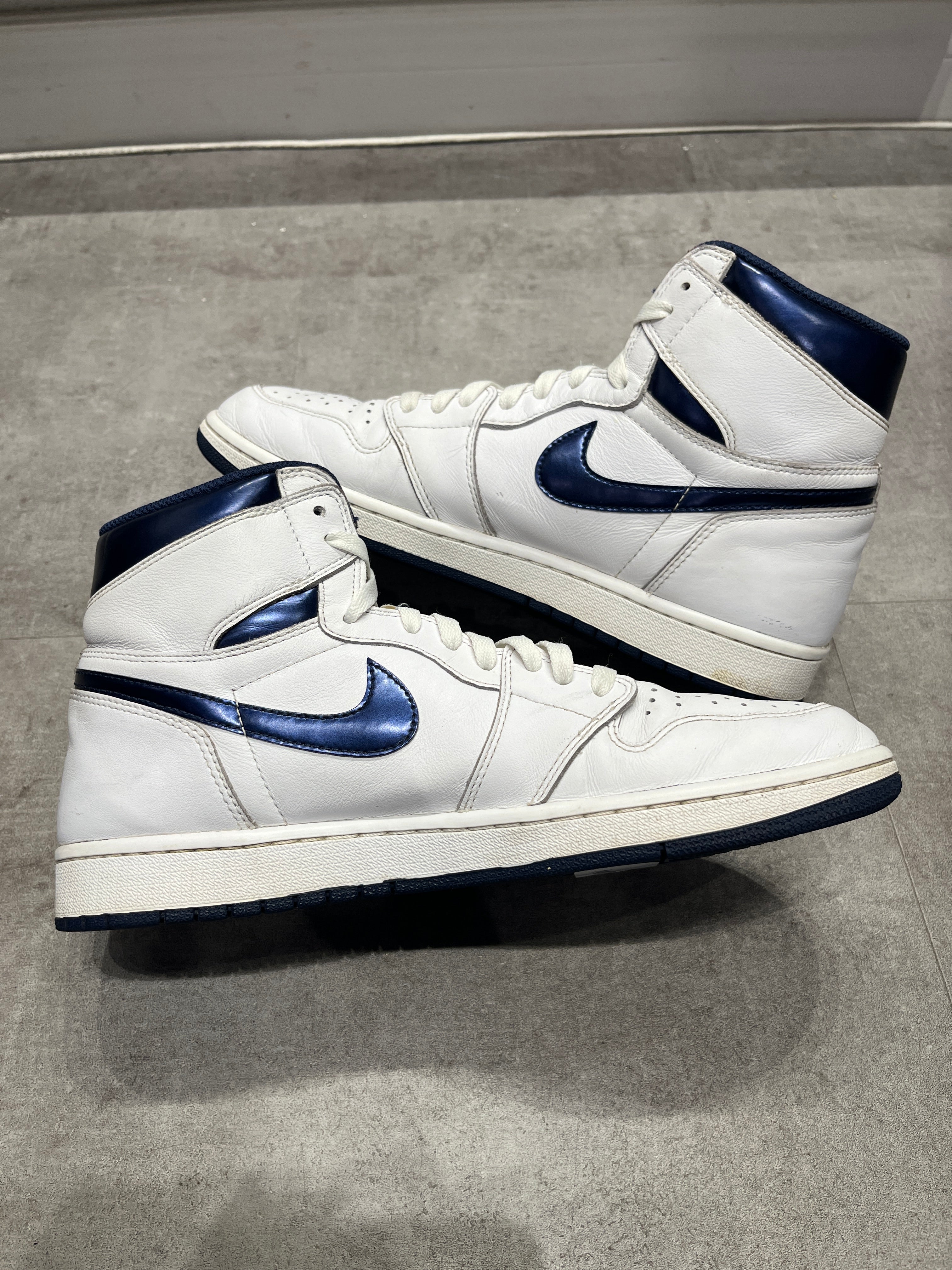 Jordan 1 Retro High Metallic Navy (2016) (Preowned Size 11)