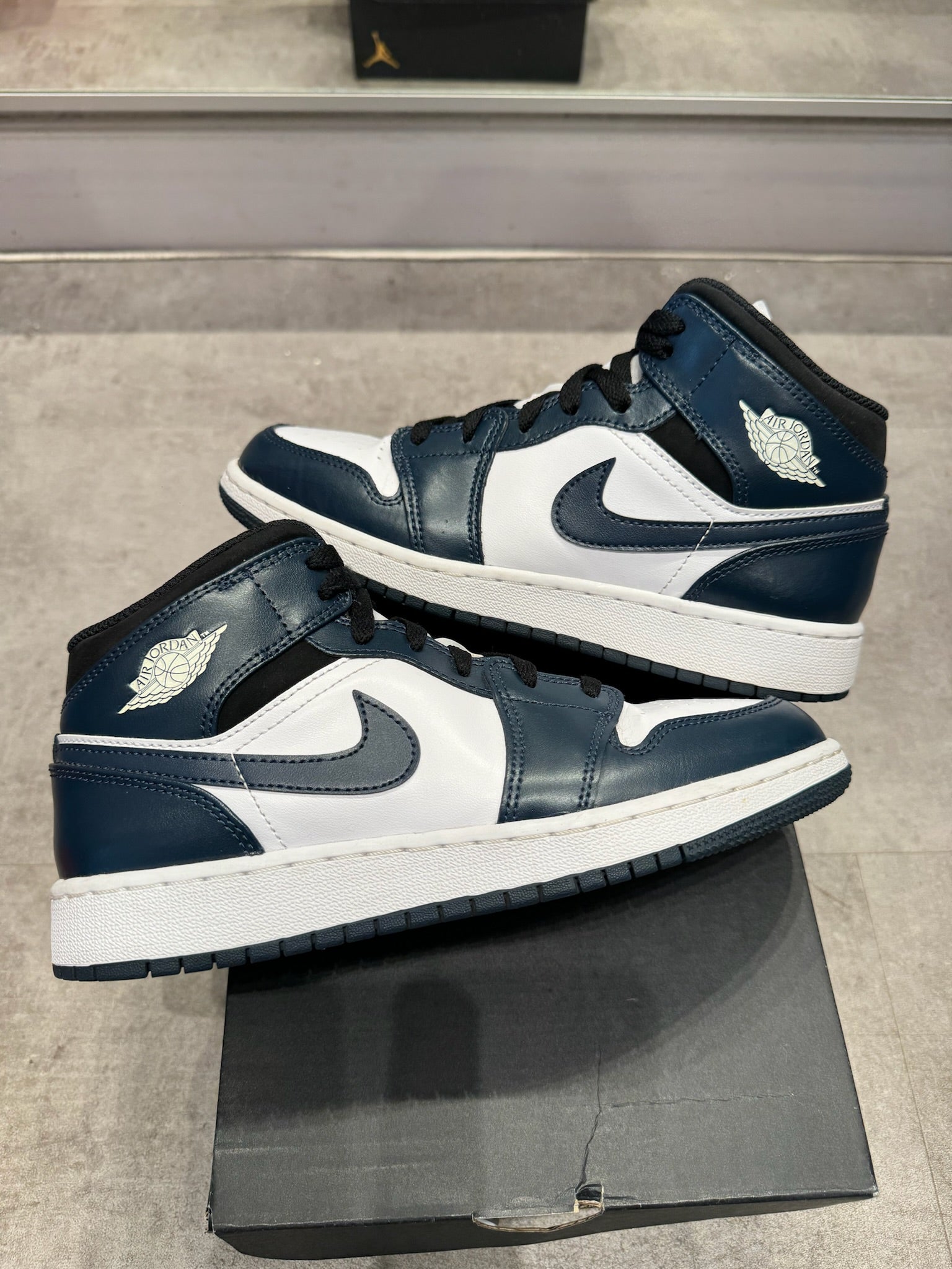 Jordan 1 Mid Armory Navy (GS) (Preowned)