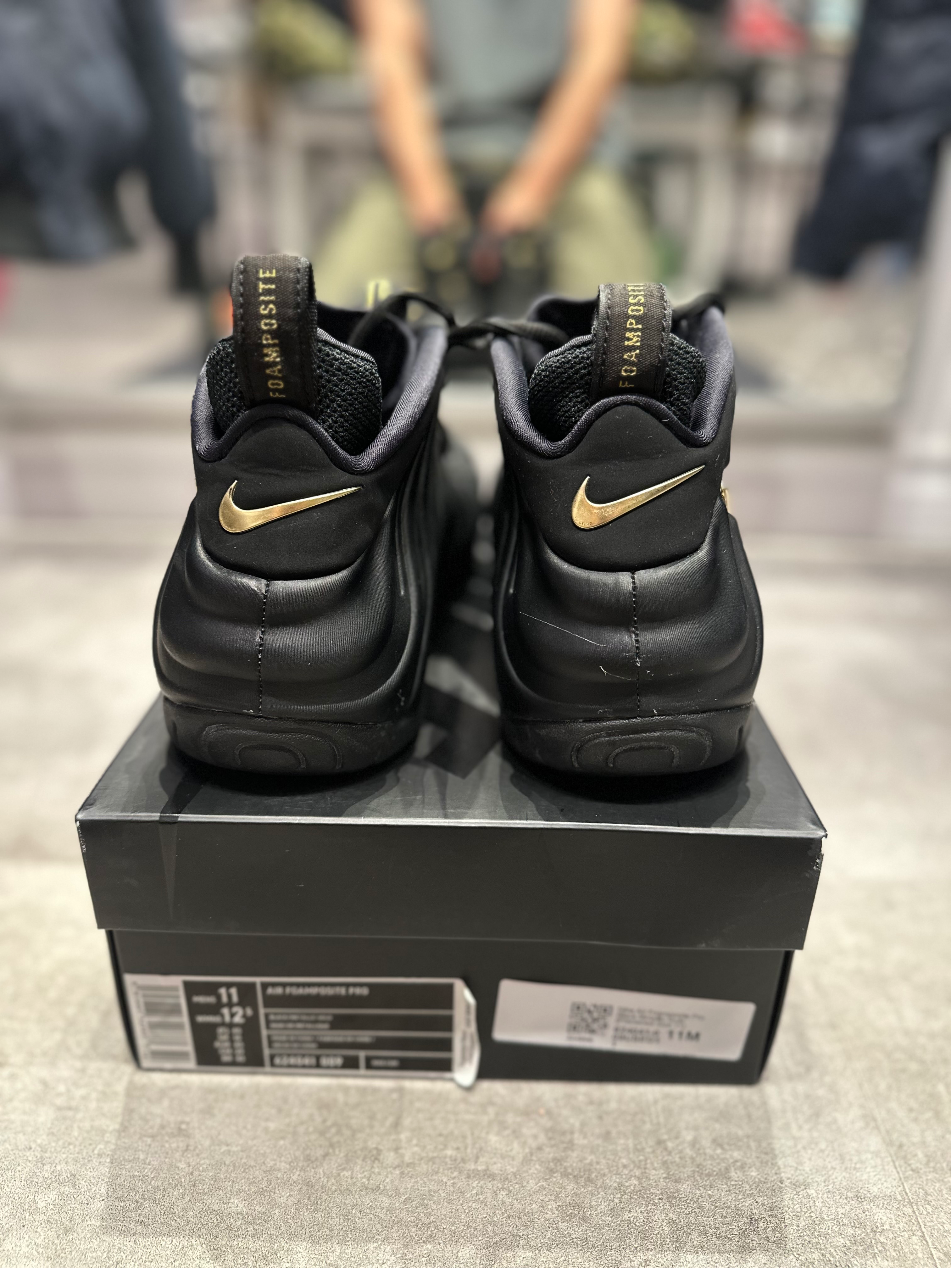 Nike Air Foamposite Pro Black Metallic Gold (Preowned Size 11)