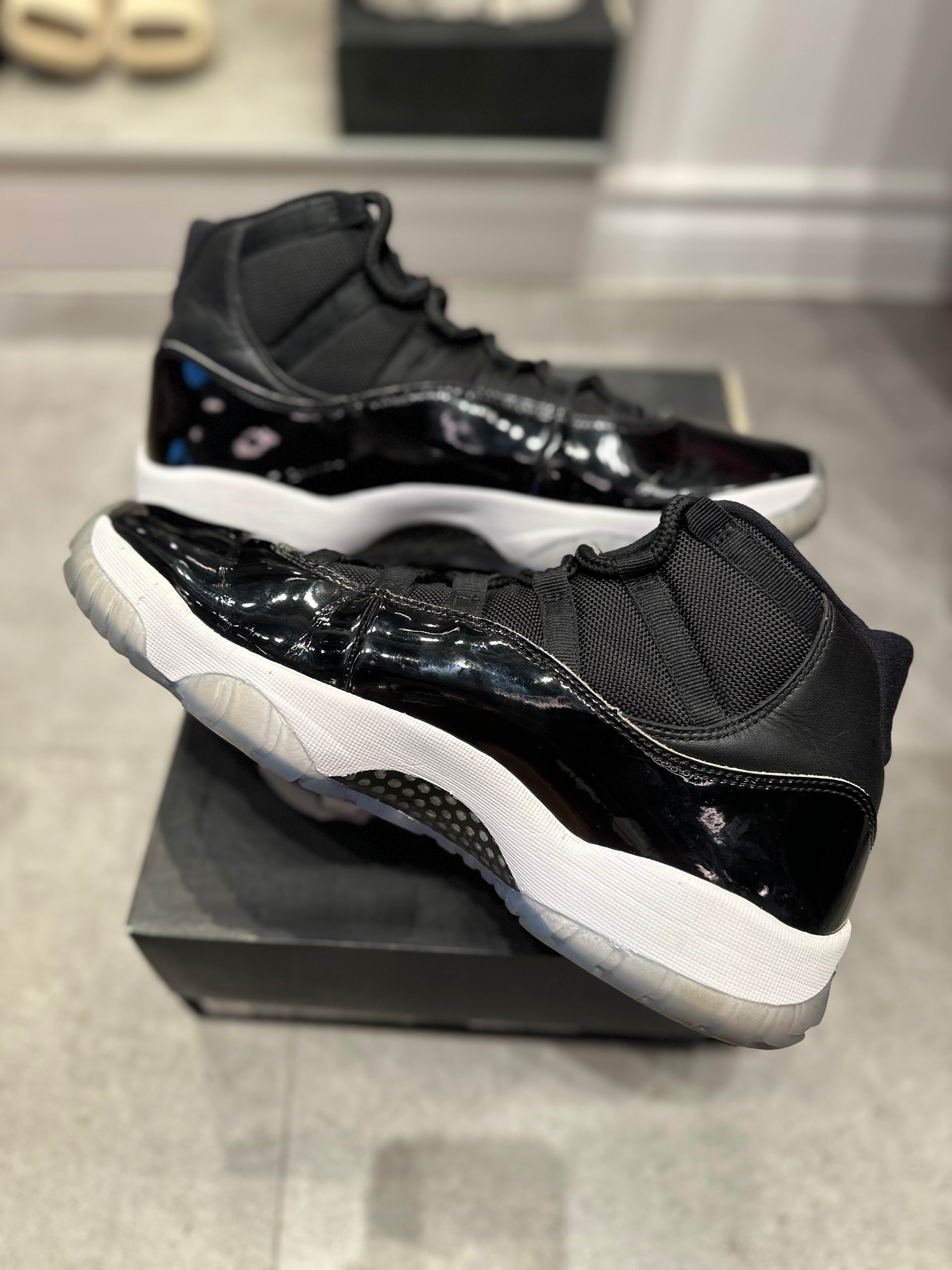 Jordan 11 Retro Space Jam (2016) (Preowned)