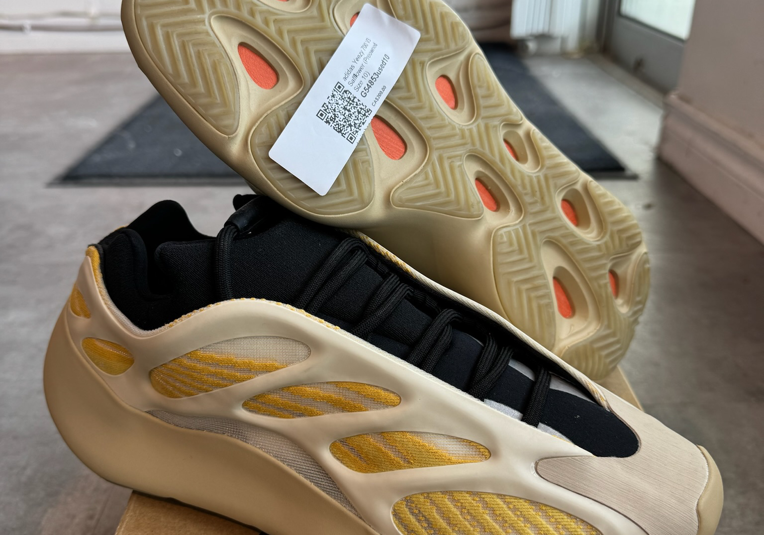 adidas Yeezy 700 V3 Safflower (Preowned Size 10)