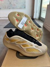 adidas Yeezy 700 V3 Safflower (Preowned Size 10)