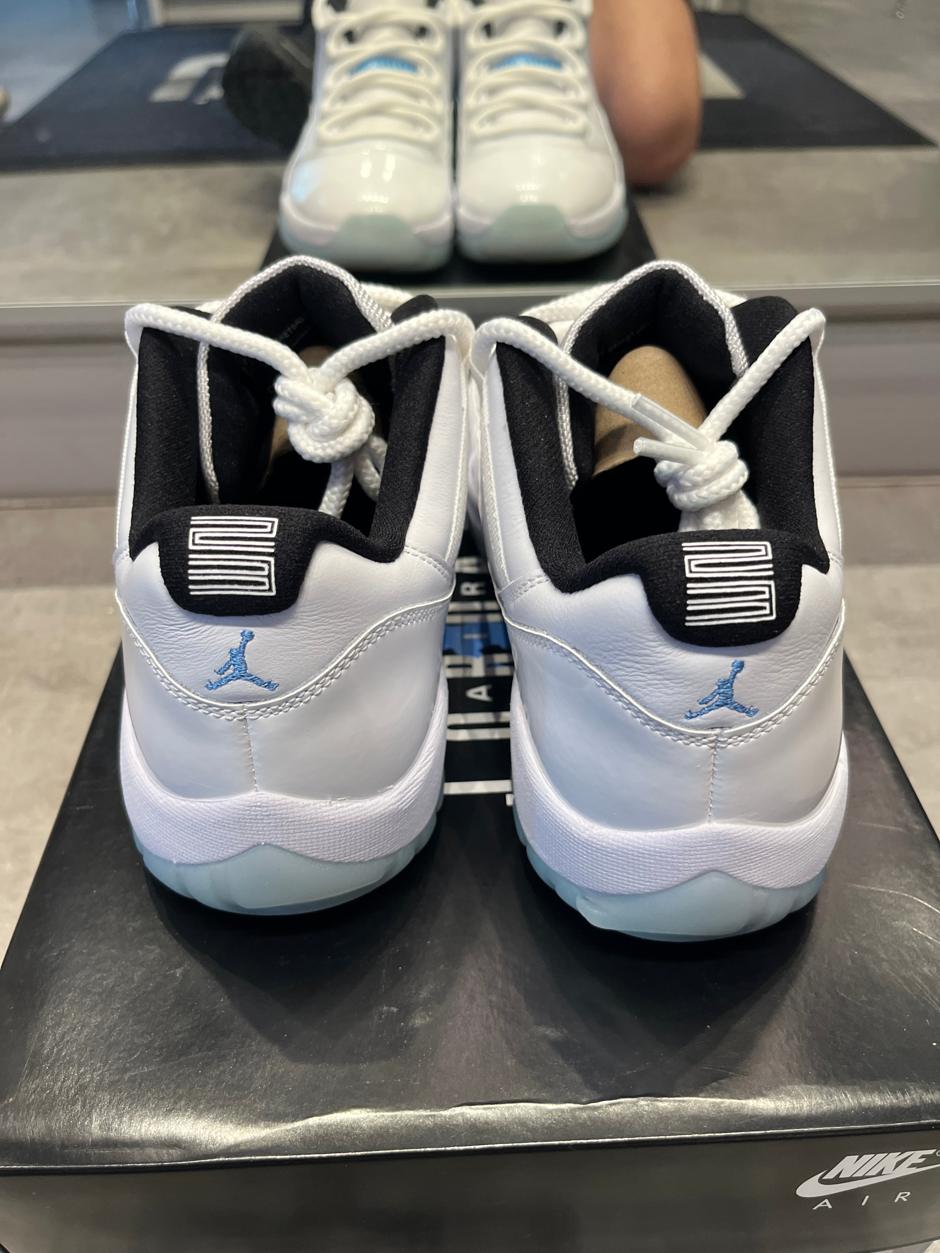 Jordan 11 Retro Low Legend Blue (Preowned Size 9.5)