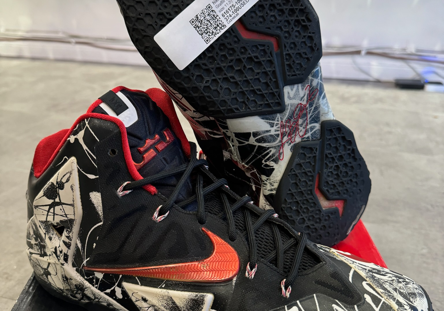 Nike LeBron 11 Graffiti (Preowned size 11.5)