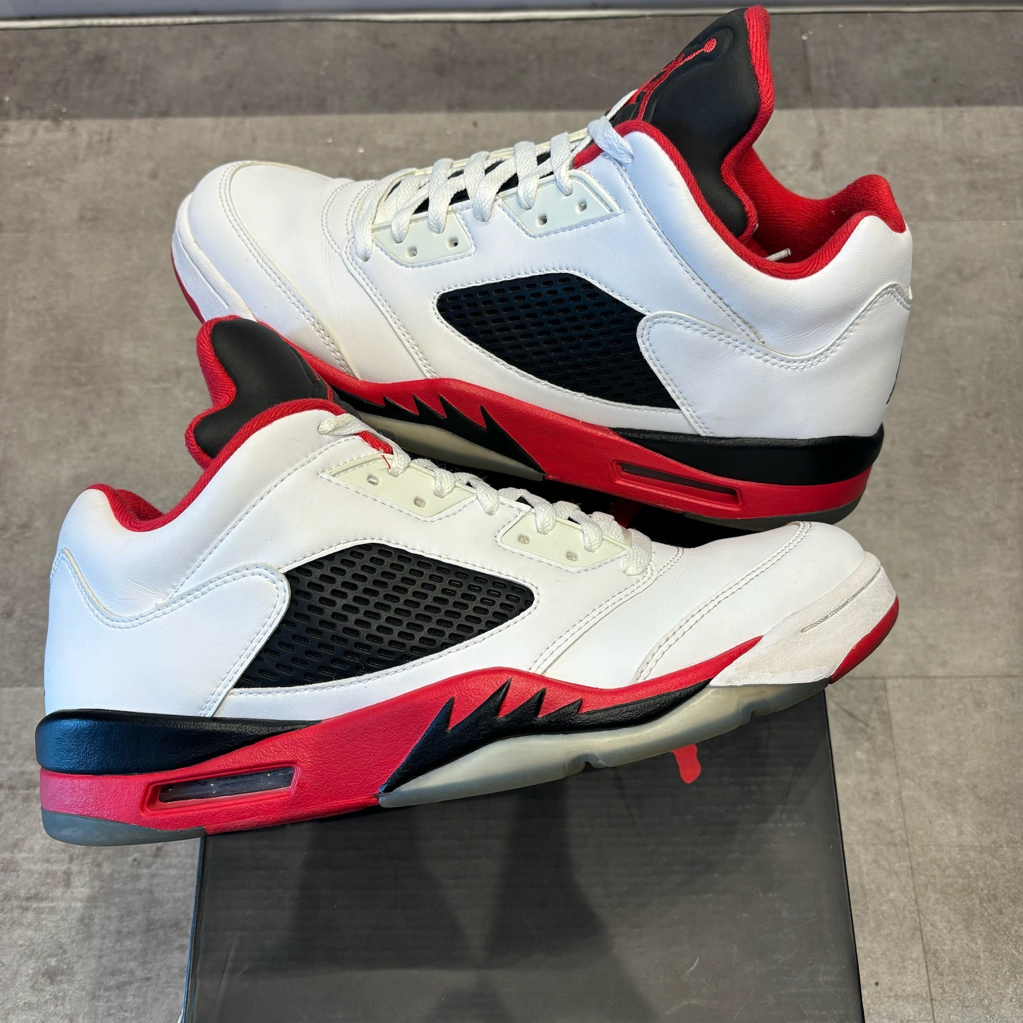 Jordan 5 Low Fire Red (Preowned)