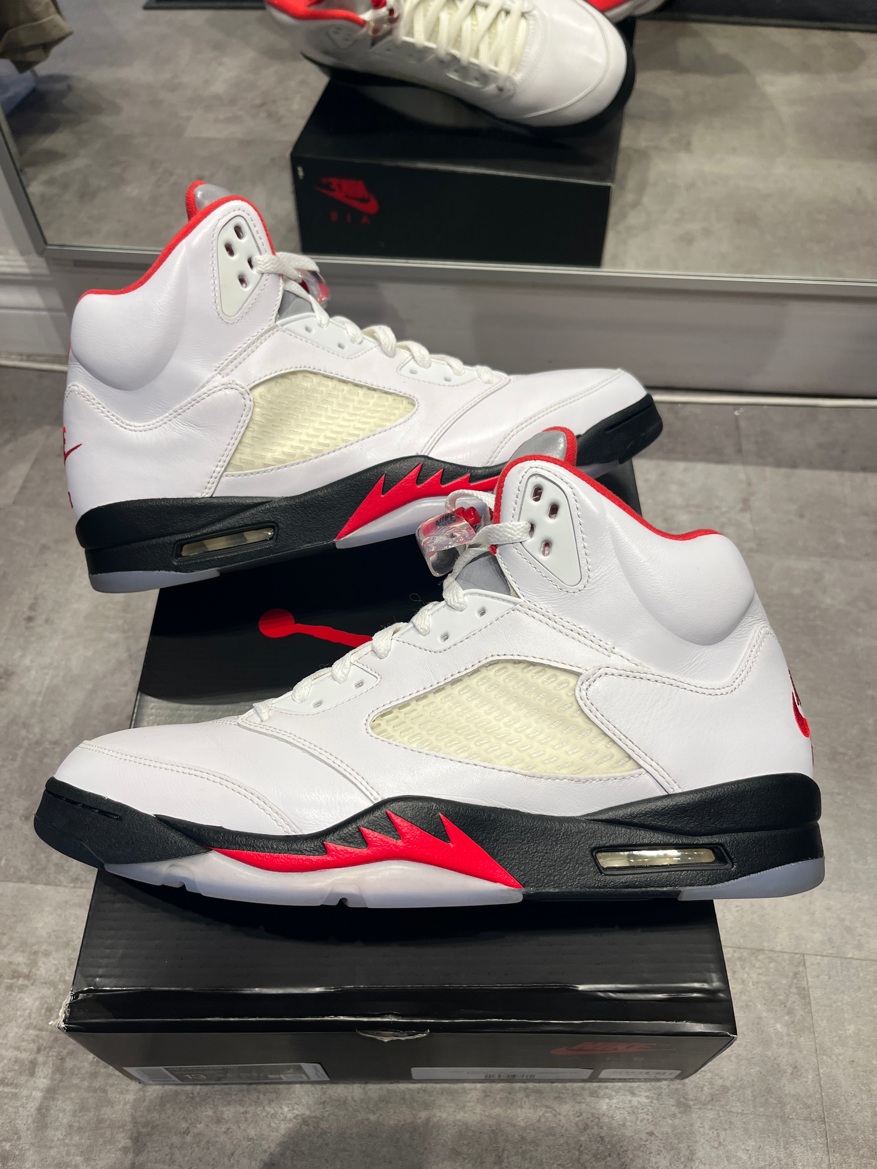 Jordan 5 Retro Fire Red (2020) (Preowned Size 13)