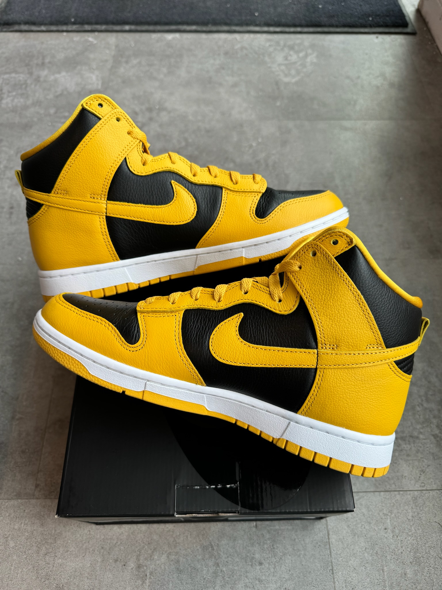 Nike Retro Dunk High Wu-Tang (2024) (Lightly Preowned Size 9)