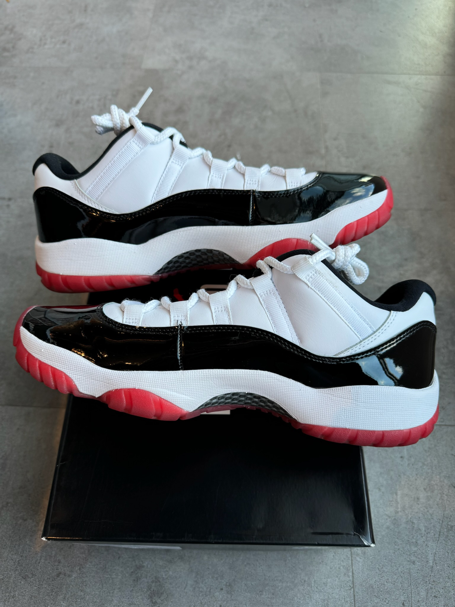 Jordan 11 Retro Low Concord Bred (Preowned Size 10.5)