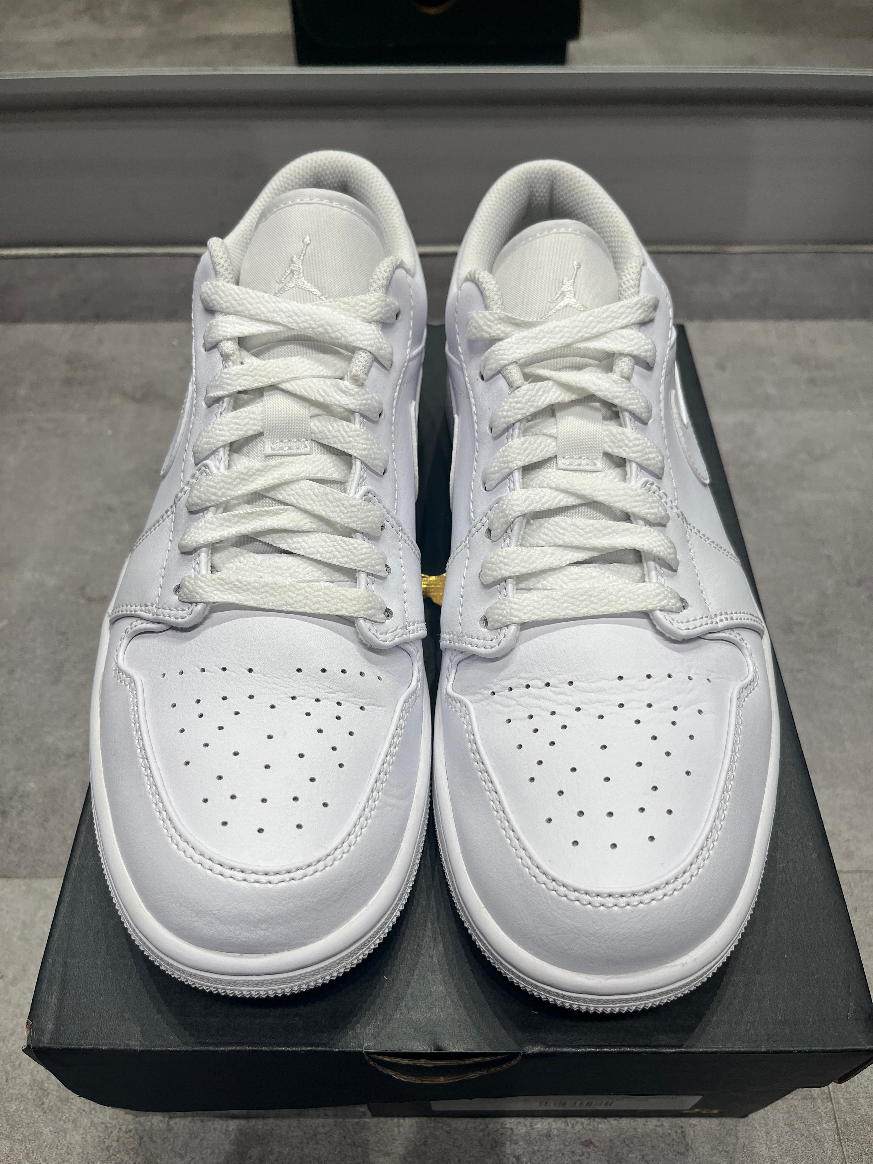 Jordan 1 Low Triple White (Preowned)