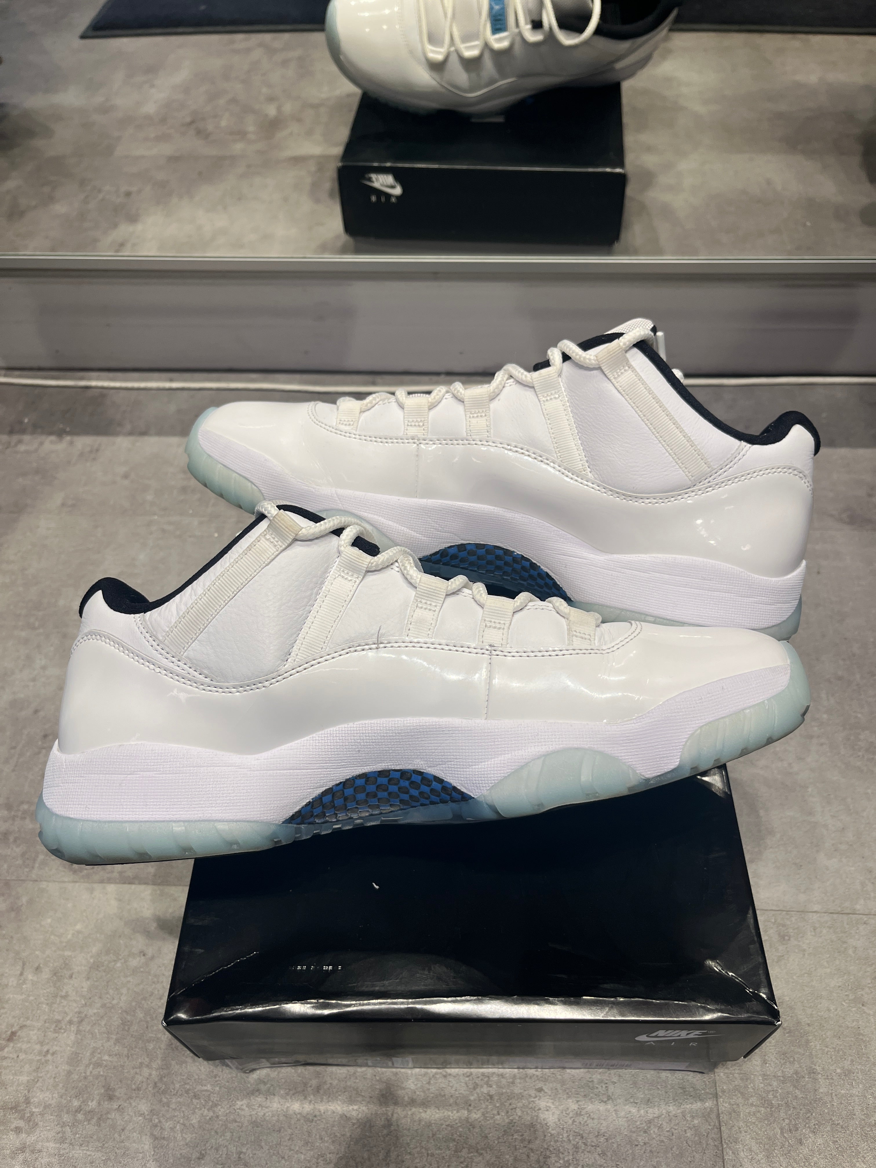 Jordan 11 Retro Low Legend Blue (Preowned Size 13)