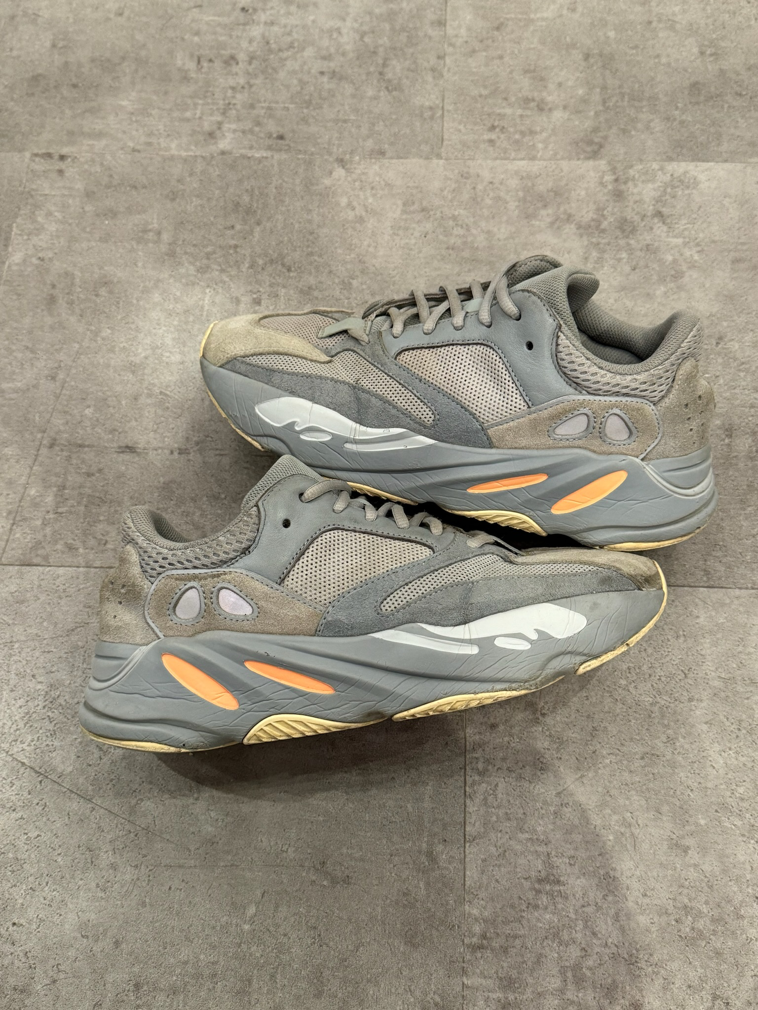 adidas Yeezy Boost 700 Inertia (Preowned Size 8.5)