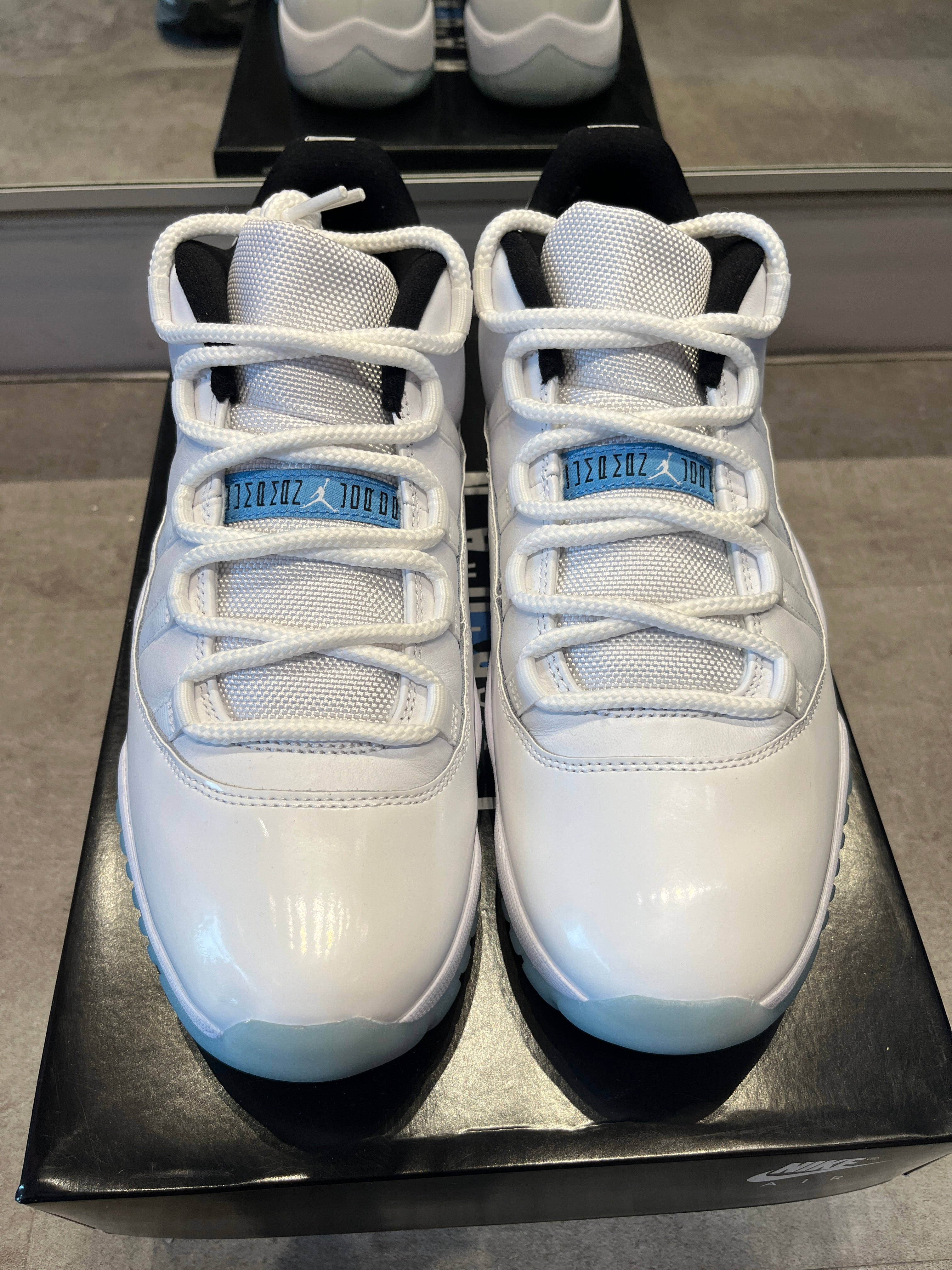 Jordan 11 Retro Low Legend Blue (Preowned Size 9.5)