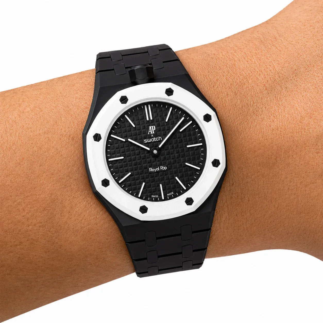 Swatch x Audemars Piguet AP Bioceramic Royal Pop Savonnette Ocho Negro (with Ceramic Strap), brand new – photo 1 of 2