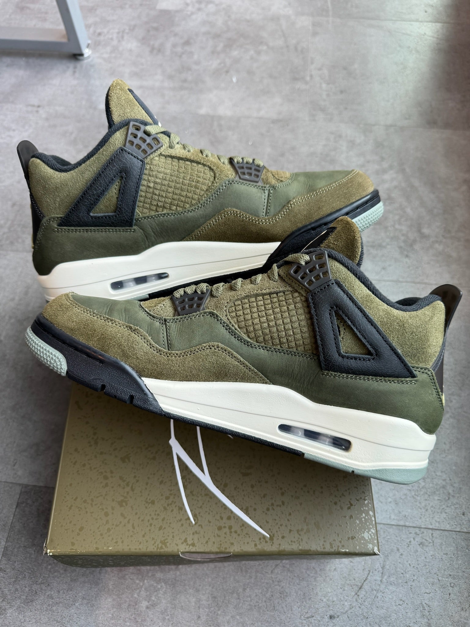 Jordan 4 Retro SE Craft Medium Olive (Preowned Size 11 9/10)