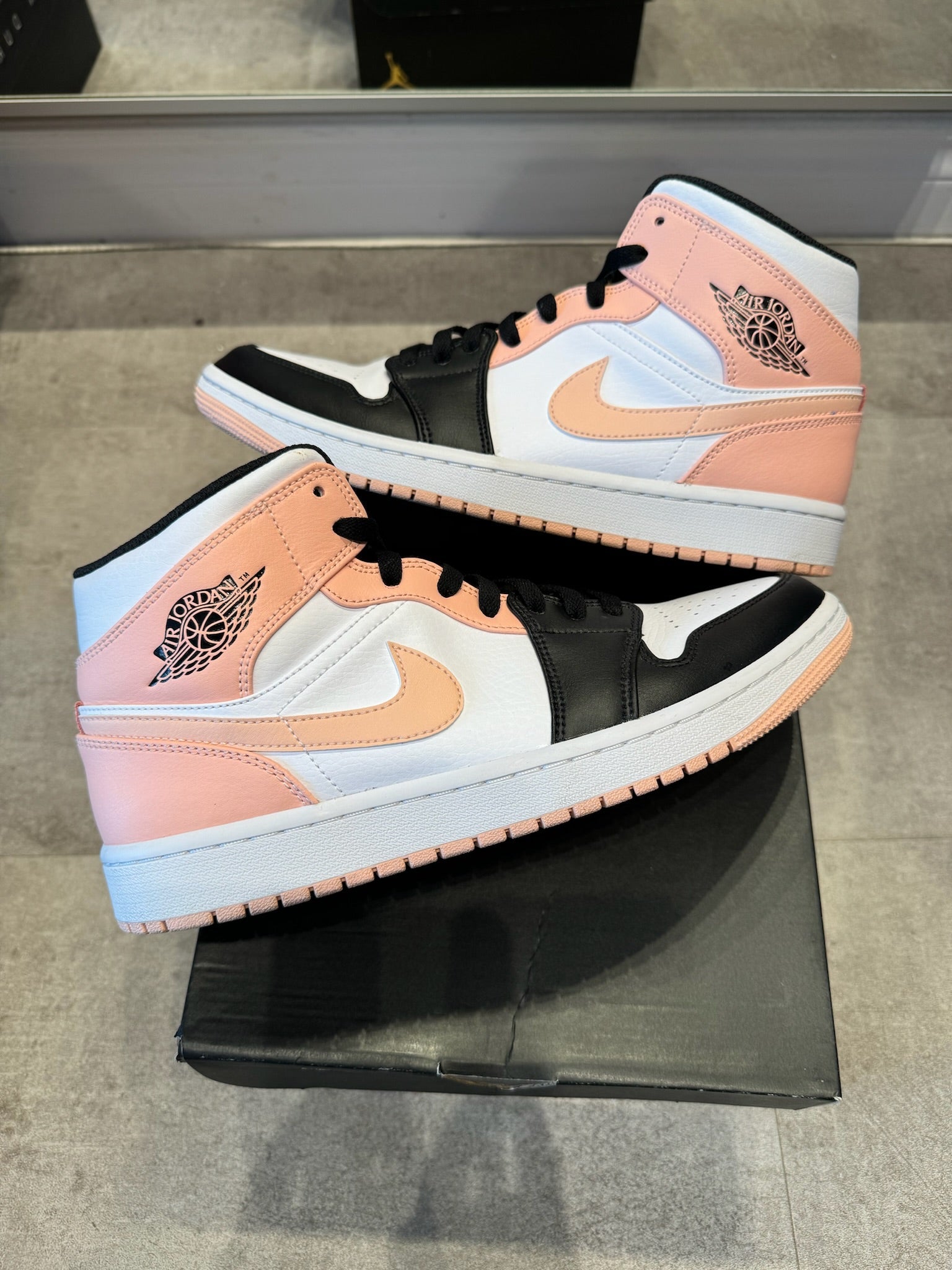 Jordan 1 Mid Arctic Orange Black Toe (Preowned)