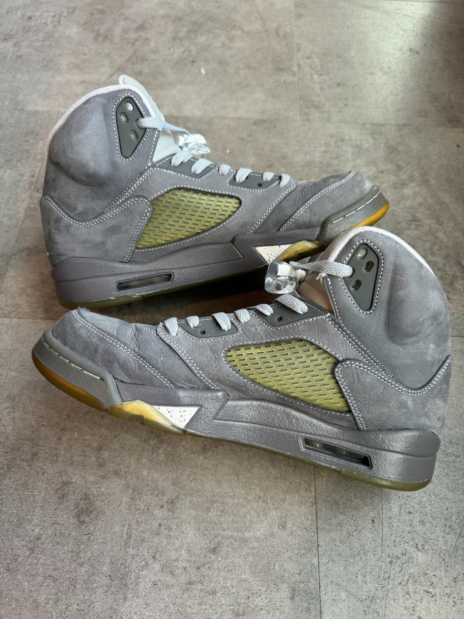 Jordan 5 Retro Wolf Grey (Preowned Size 10.5)