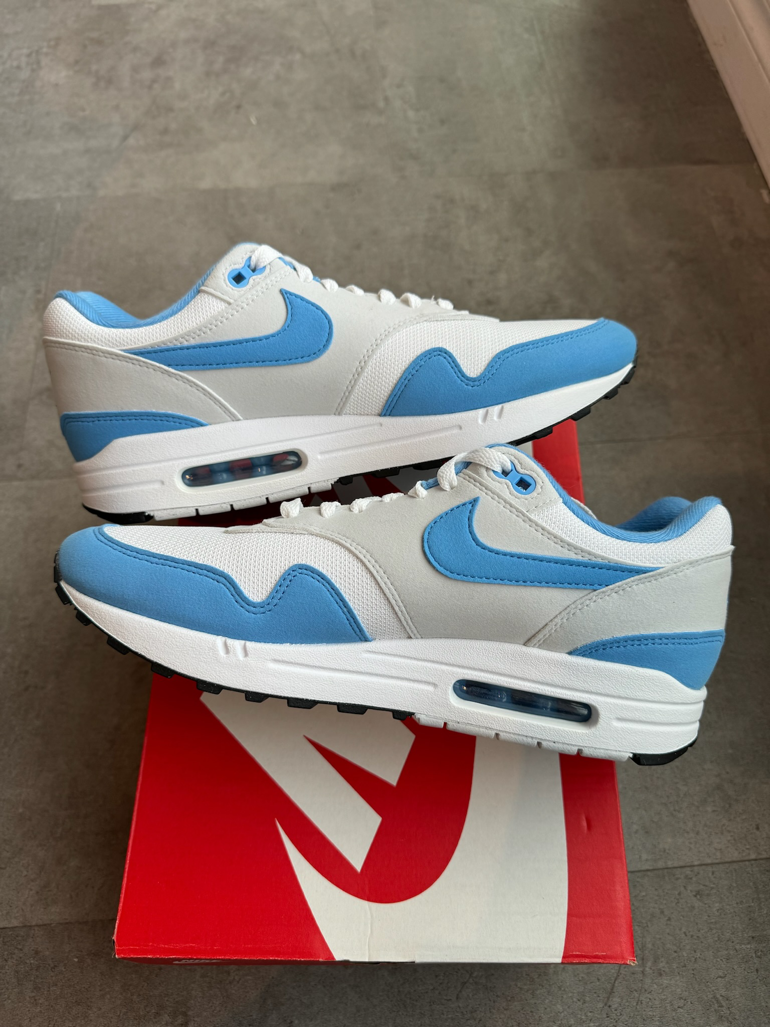 Nike Air Max 1 White University Blue (Preowned size 9.5)