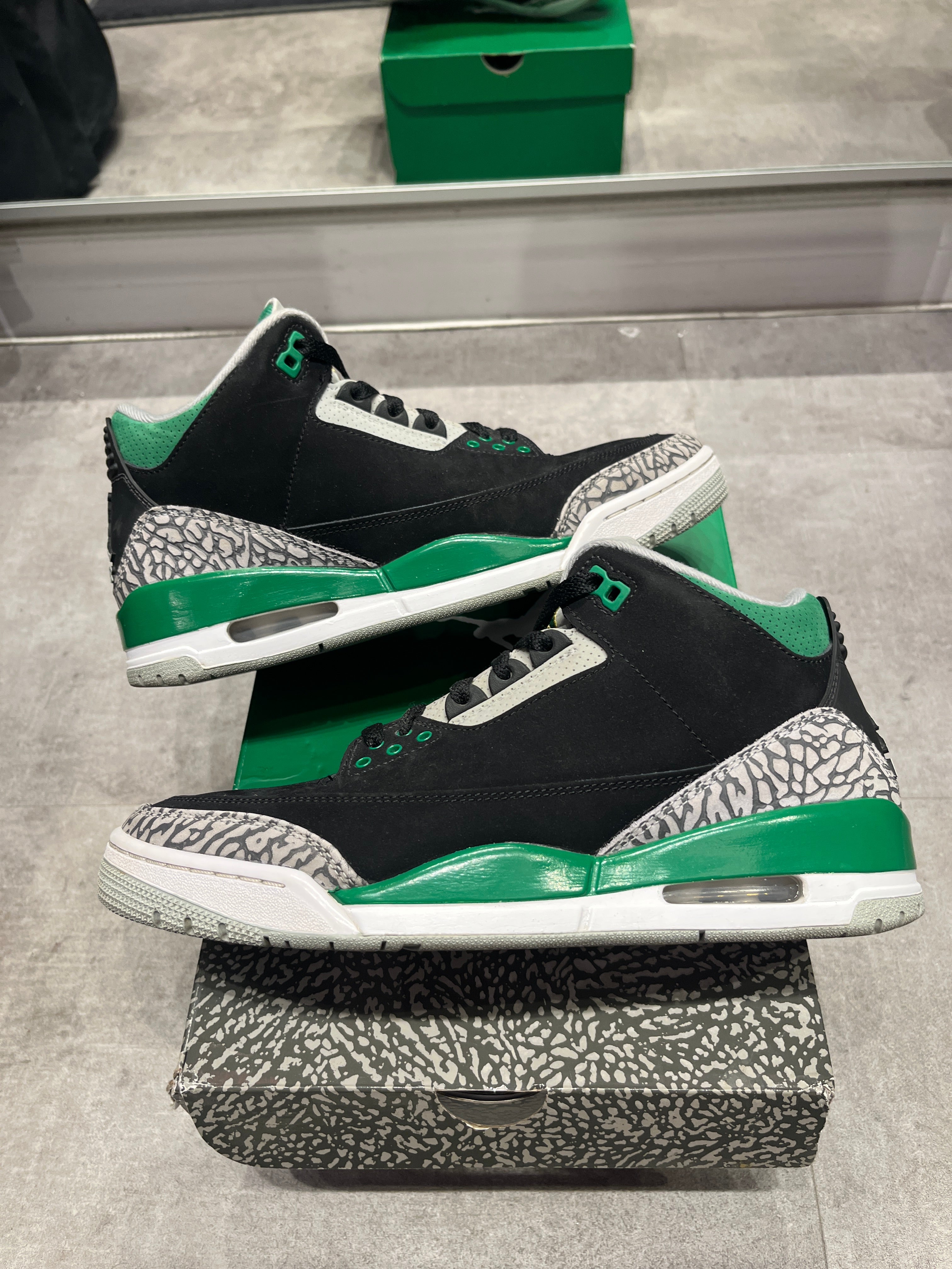 Jordan 3 Retro Pine Green (Preowned Size 9)