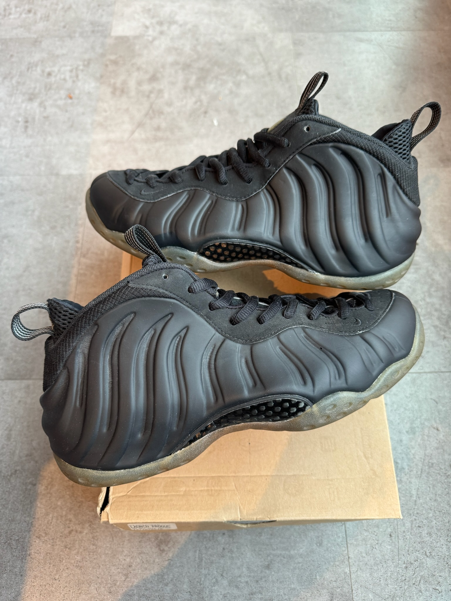 Nike Air Foamposite One Stealth (Preowned Size 9.5)