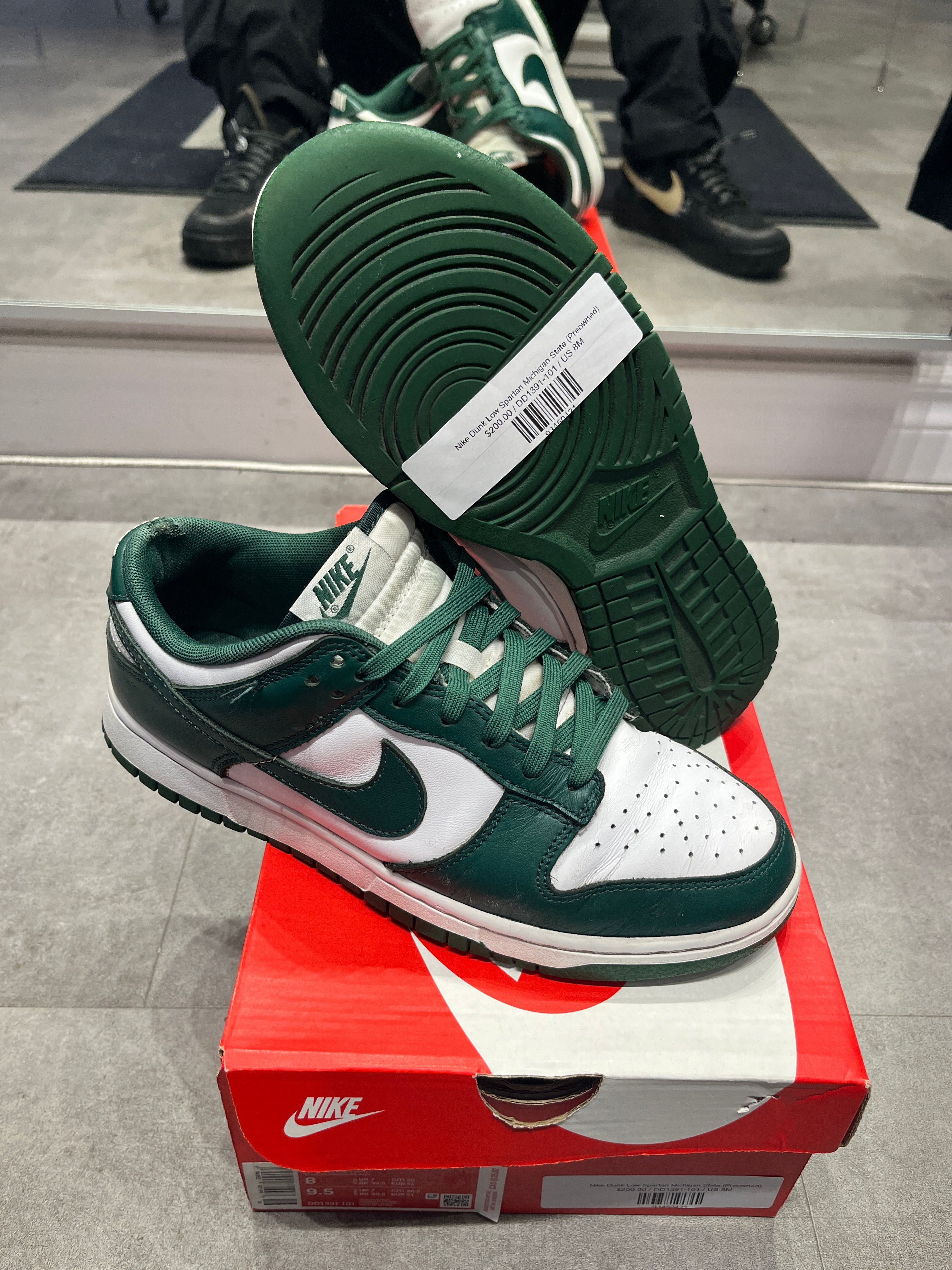 Nike Dunk Low Spartan Michigan State (Preowned)