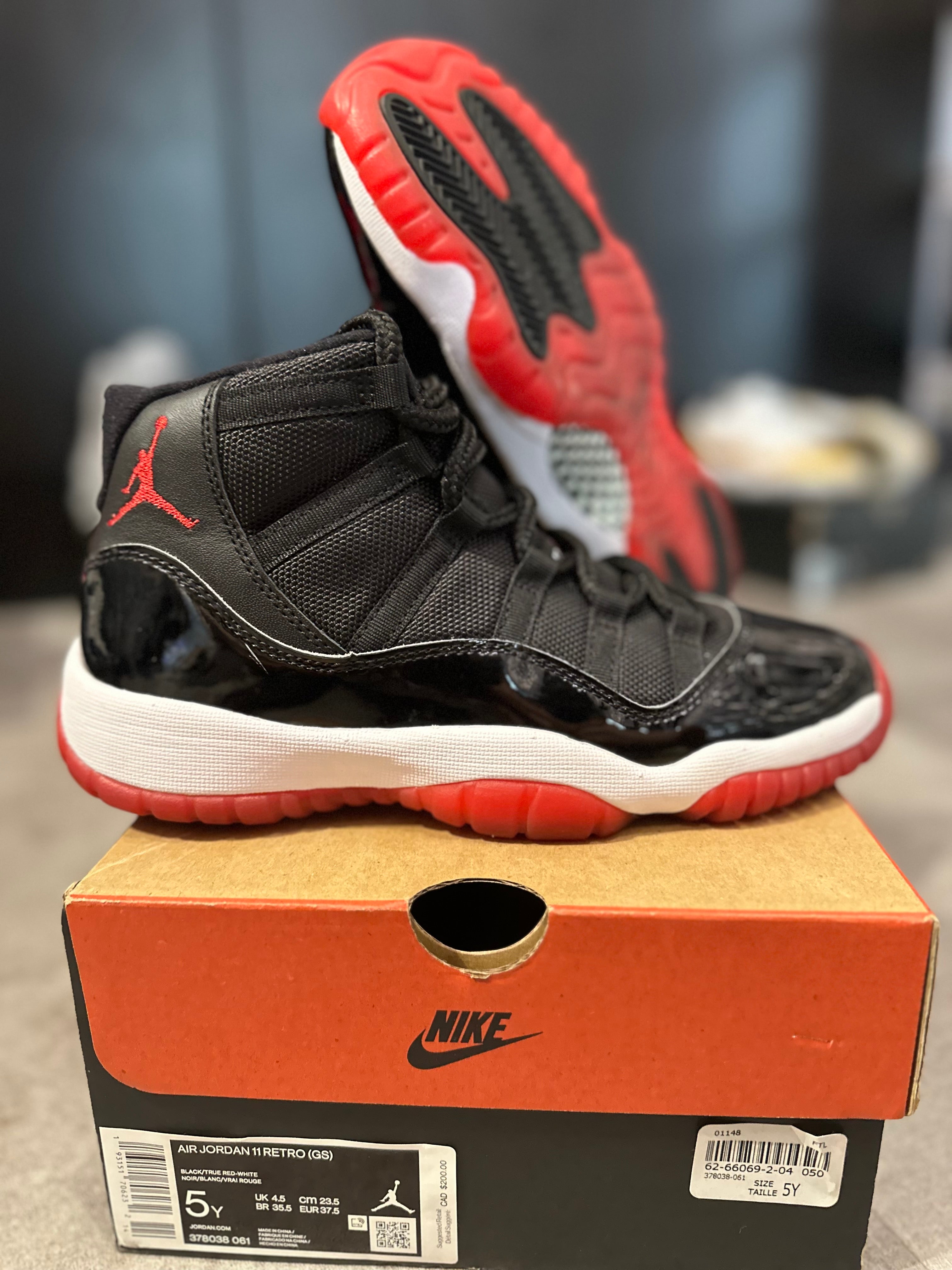 Jordan 11 Retro Playoffs Bred (2019) (GS) (Preowned Size 5y)