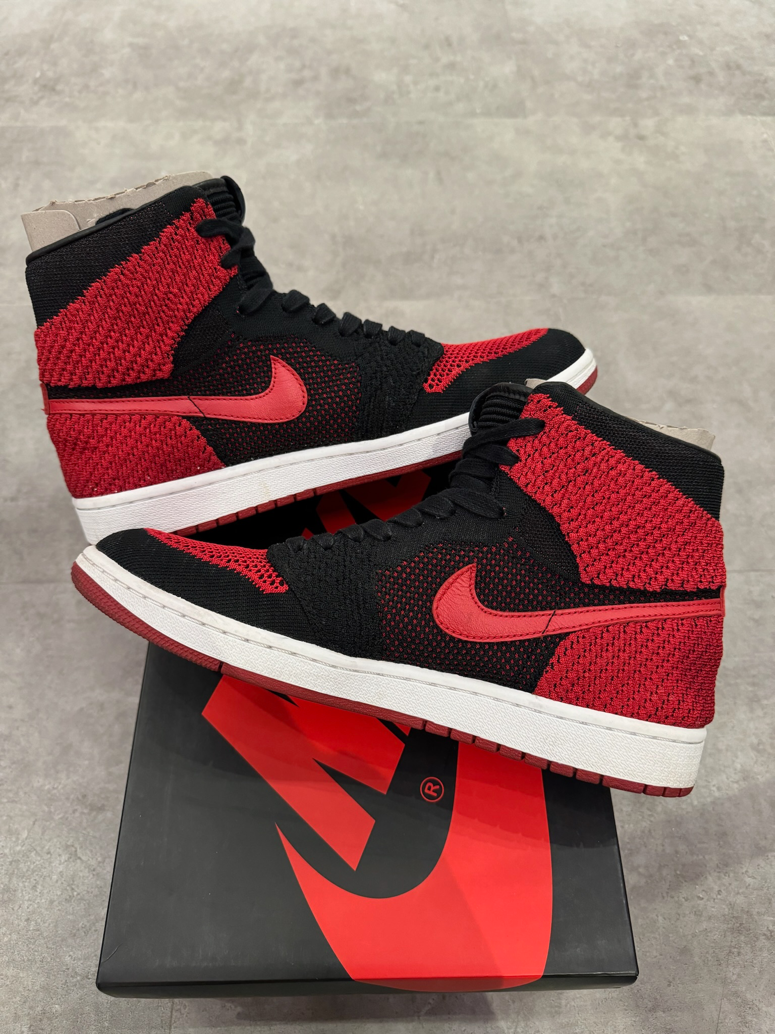 Air Jordan 1 Retro High Flyknit Bred (Preowned Size 10)