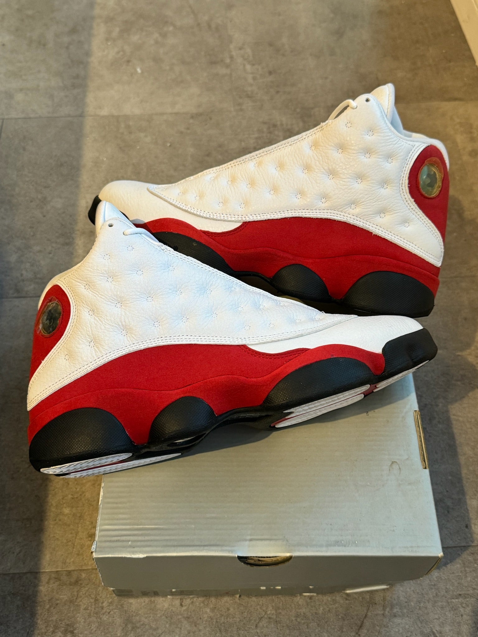 Jordan 13 Retro OG Chicago (2017) (Preowned Size 11 9/10)