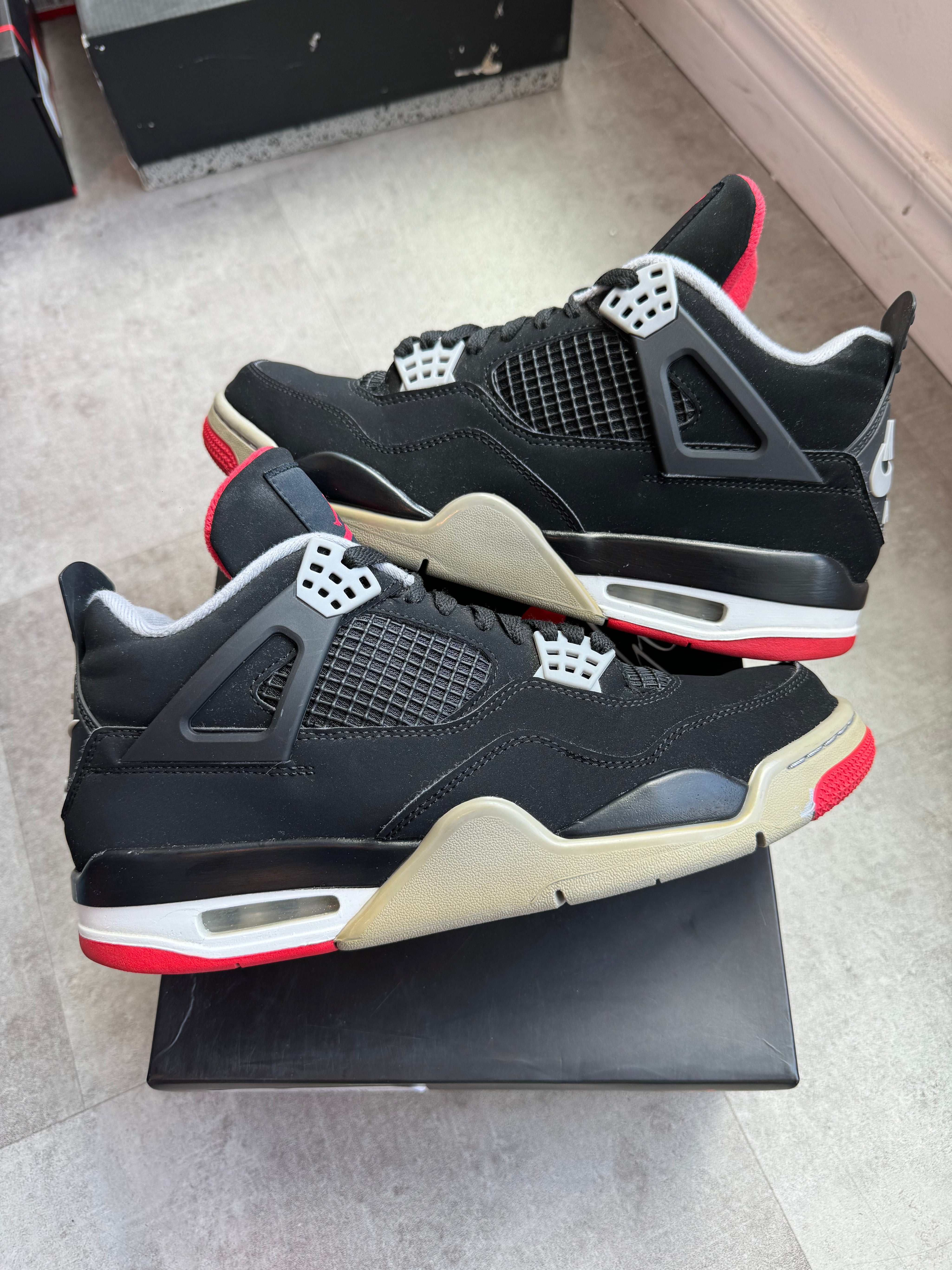 Jordan 4 Retro Bred (2019) (Preowned Size 9.5 9/10)