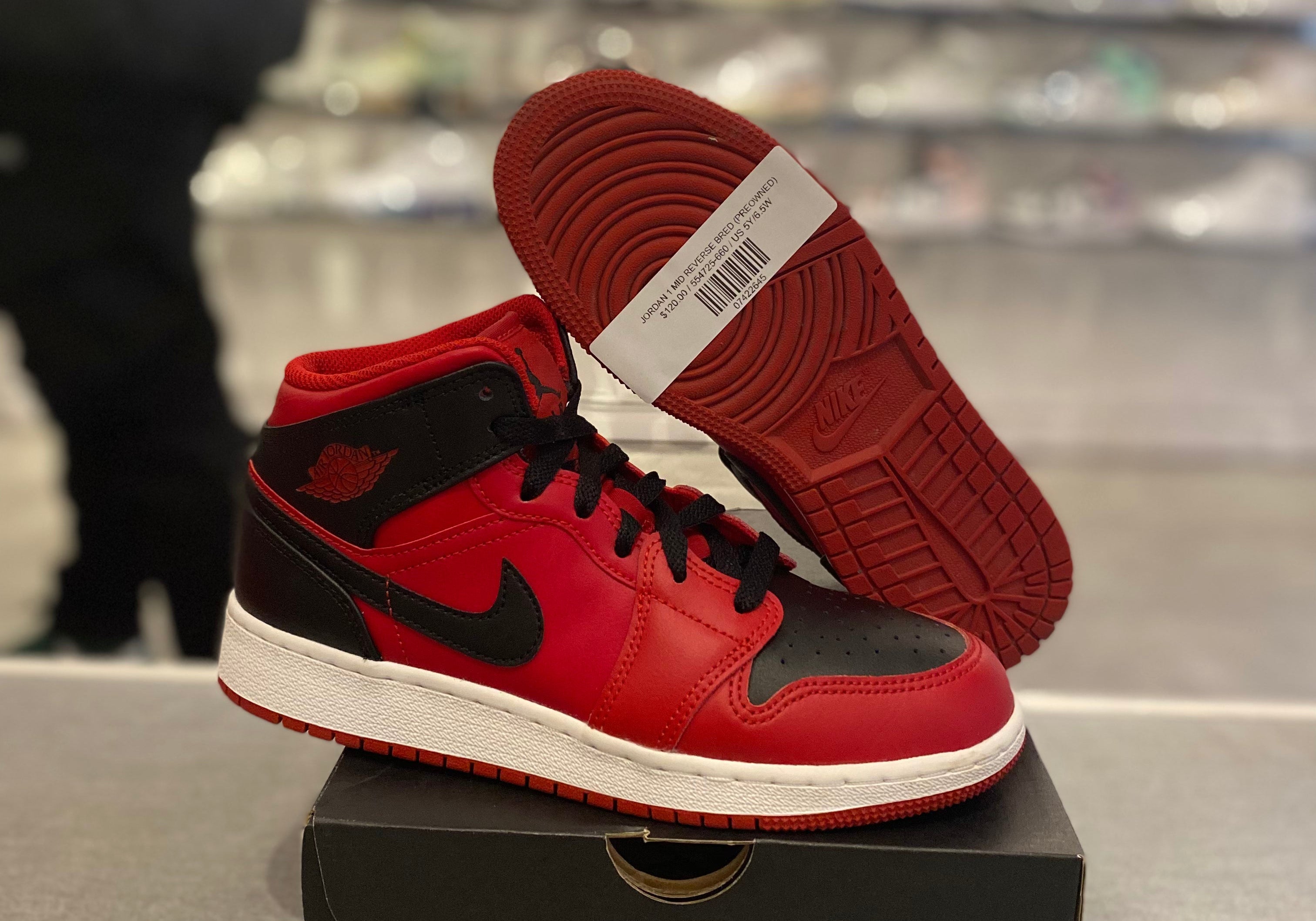 Jordan 1 Mid Reverse Bred (GS) (Preowned Size 5y)