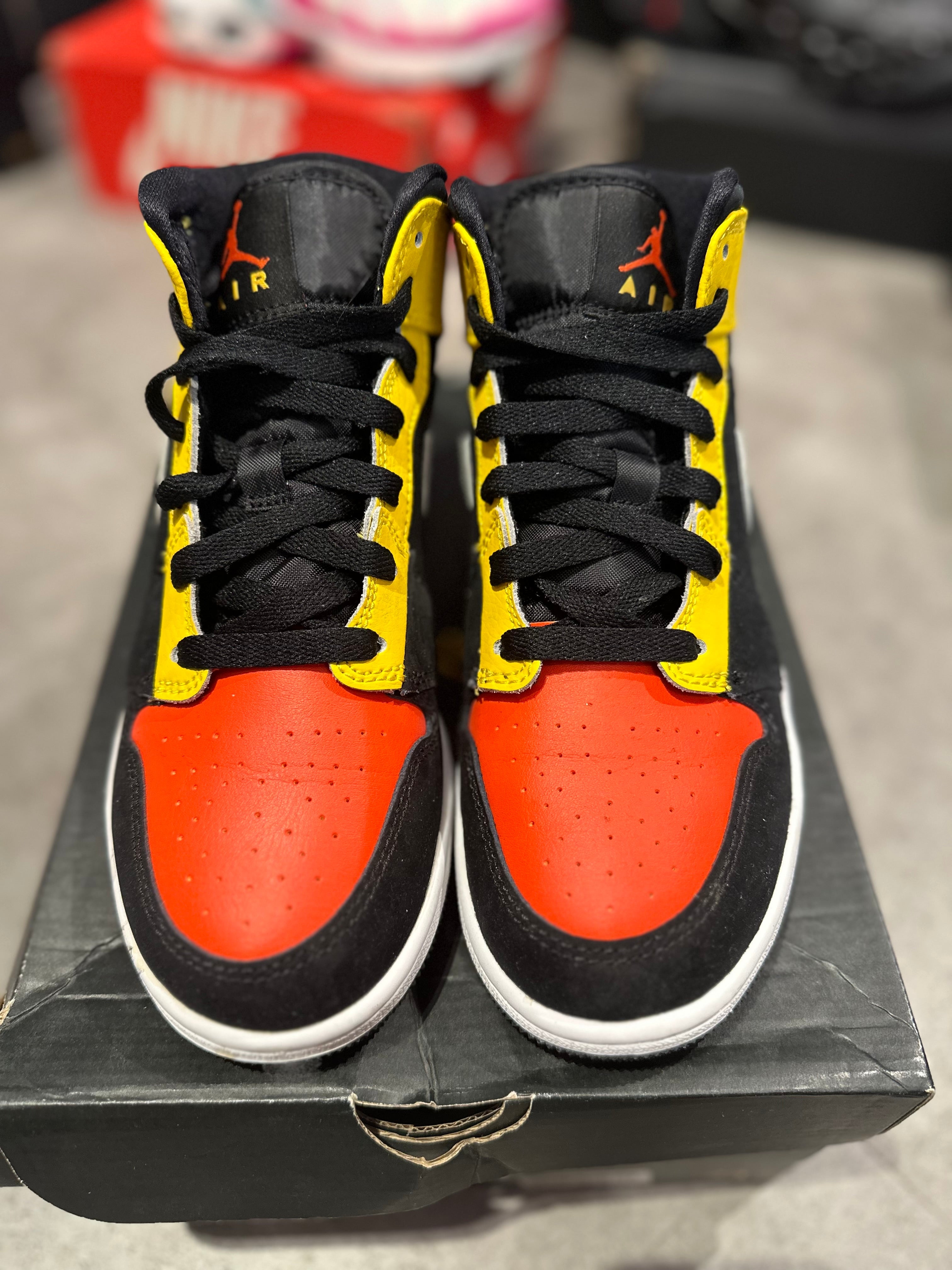 Jordan 1 Mid Black Amarillo Team Orange (GS) (Preowned)