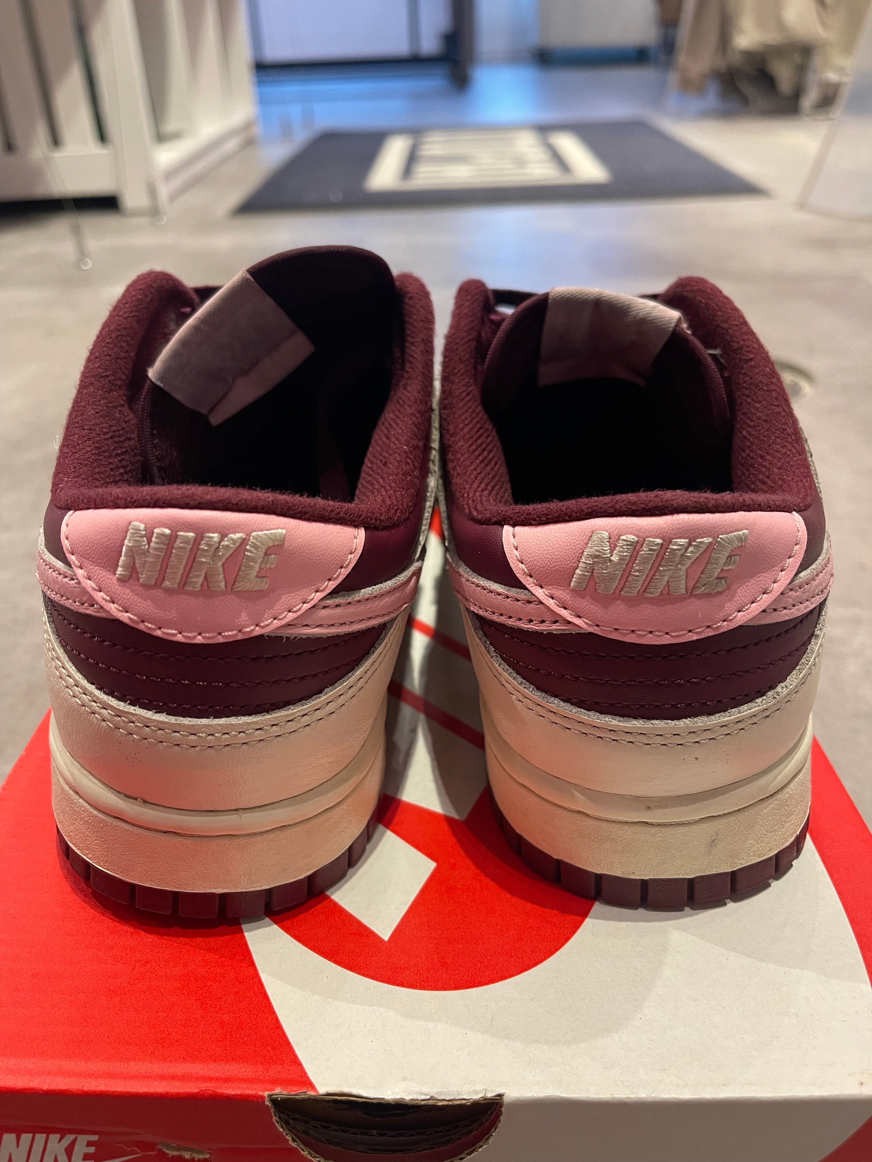 Nike Dunk Low Retro PRM Valentine's Day (2023) (Preowned)