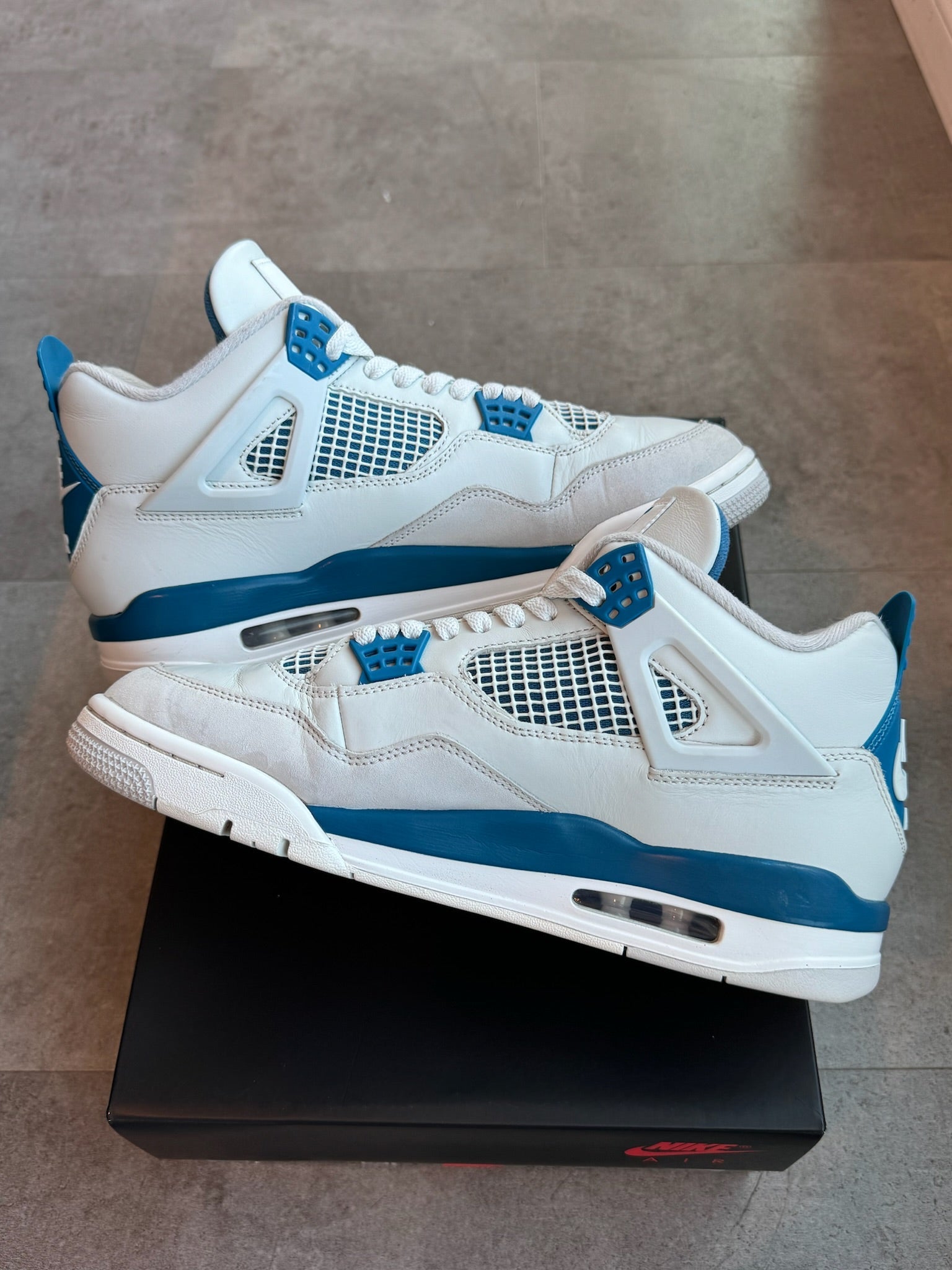 Jordan 4 Retro Military Blue (2024) (Preowned)