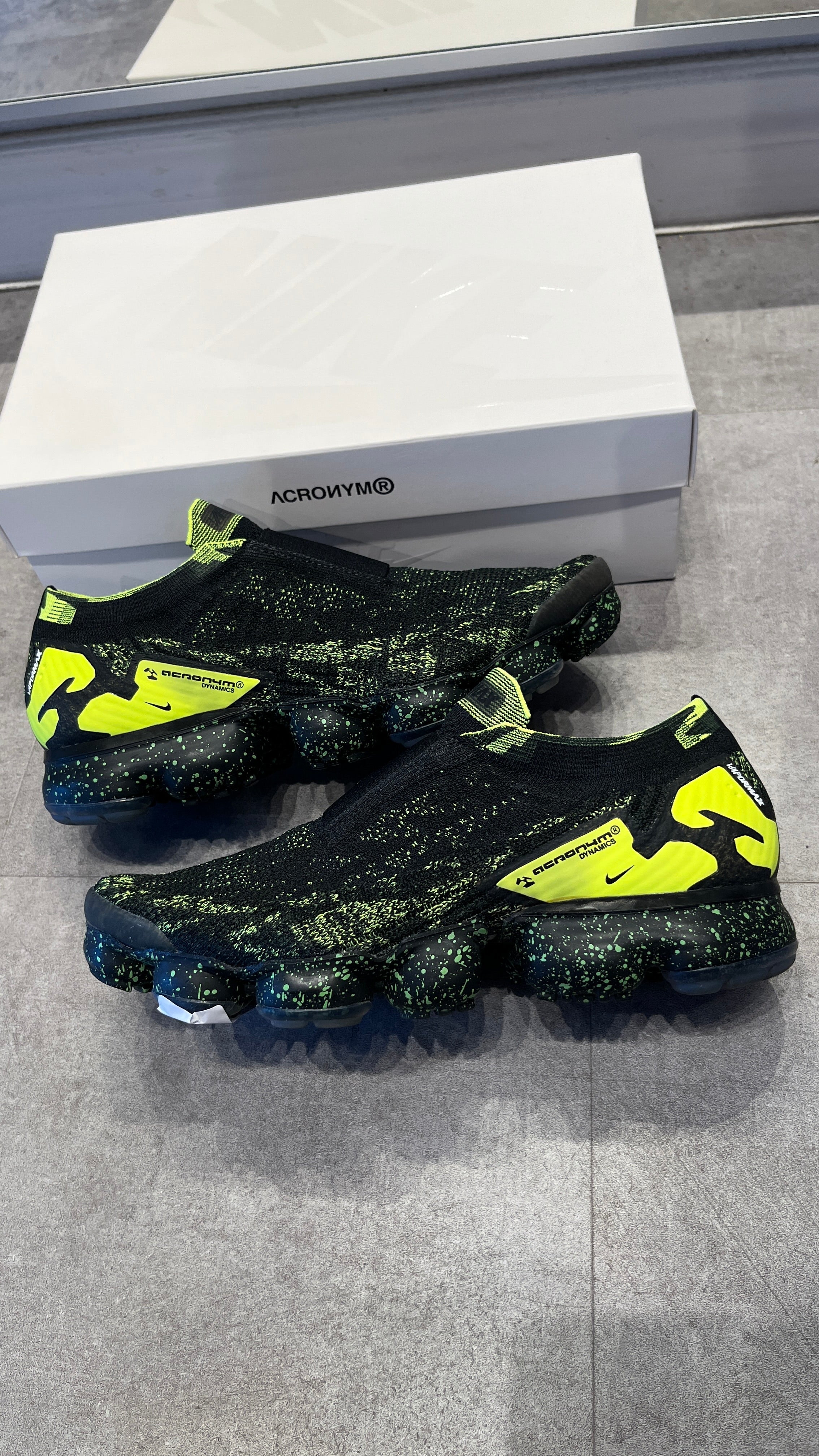 Nike Air Vapormax Moc 2 Acronym Black / Volt (Preowned)