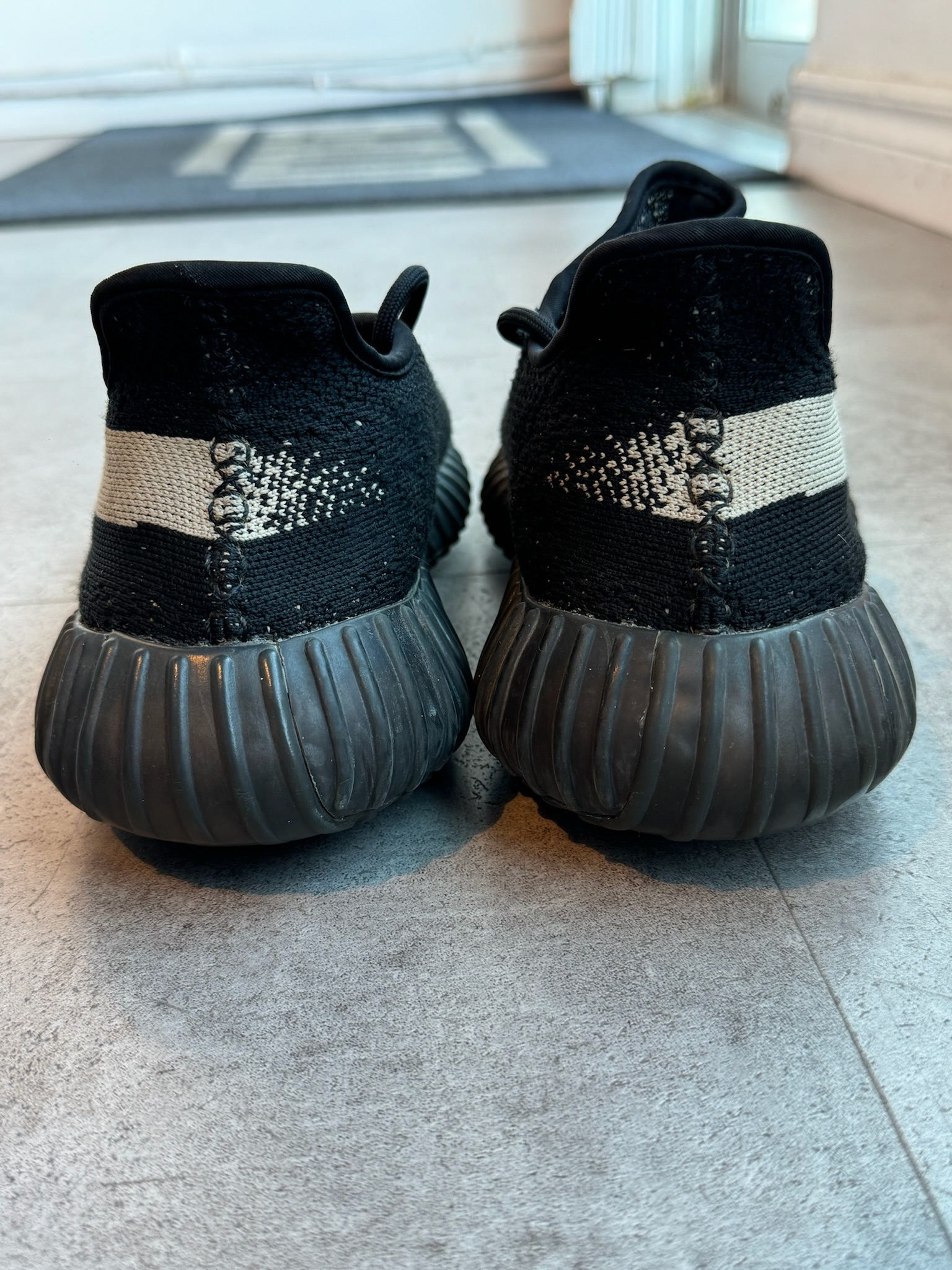 Adidas Yeezy Boost 350 V2 Core Black White / Oreo (2016) (Preowned)