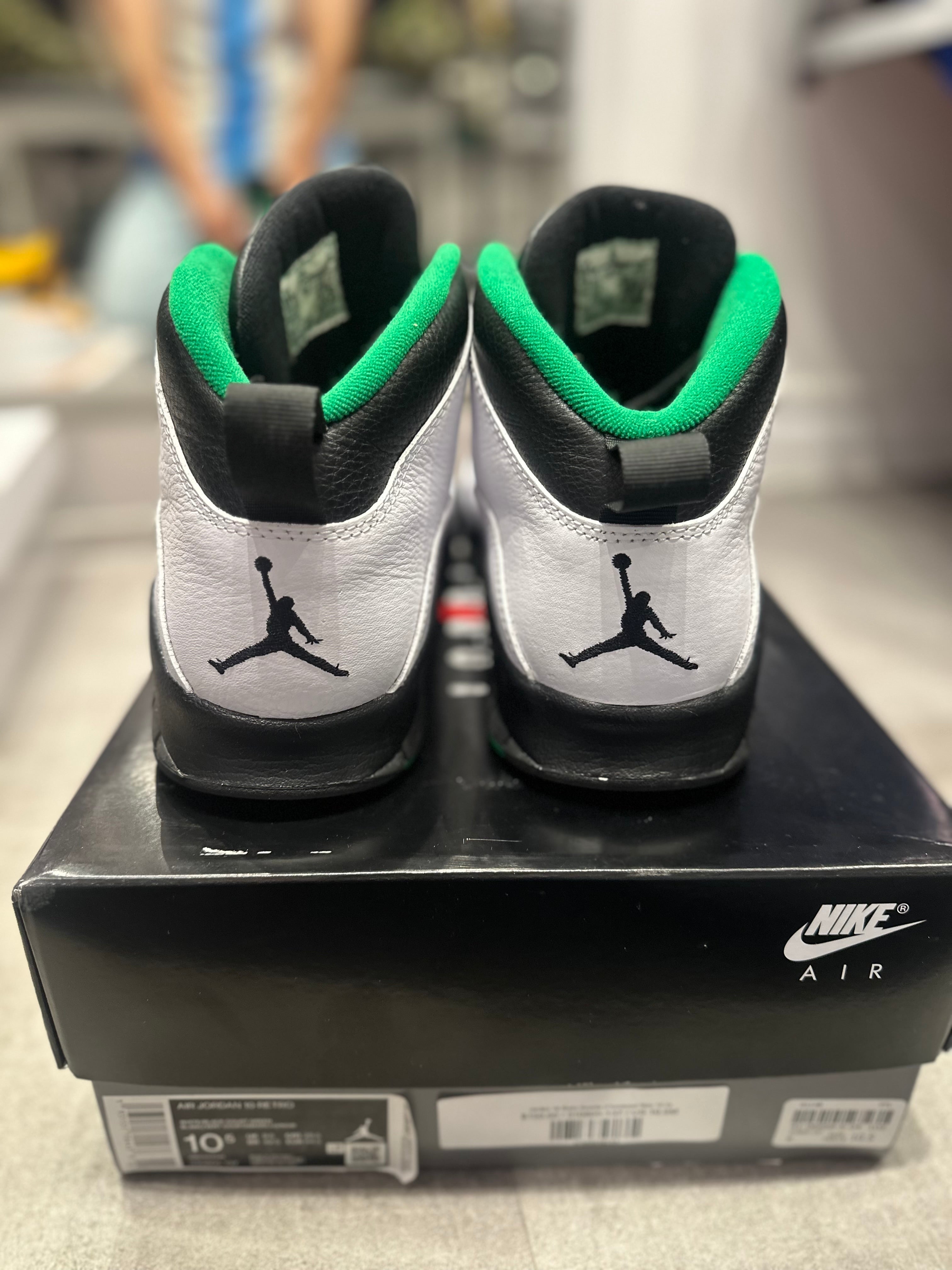 Jordan 10 Retro Seattle (Preowned Size 10.5)