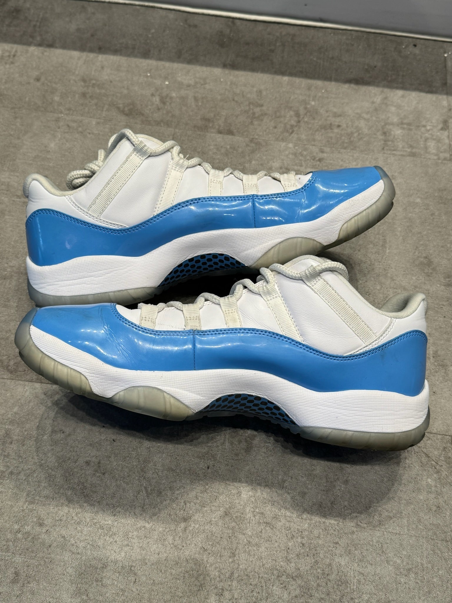 Jordan 11 Retro Low University Blue (Preowned)