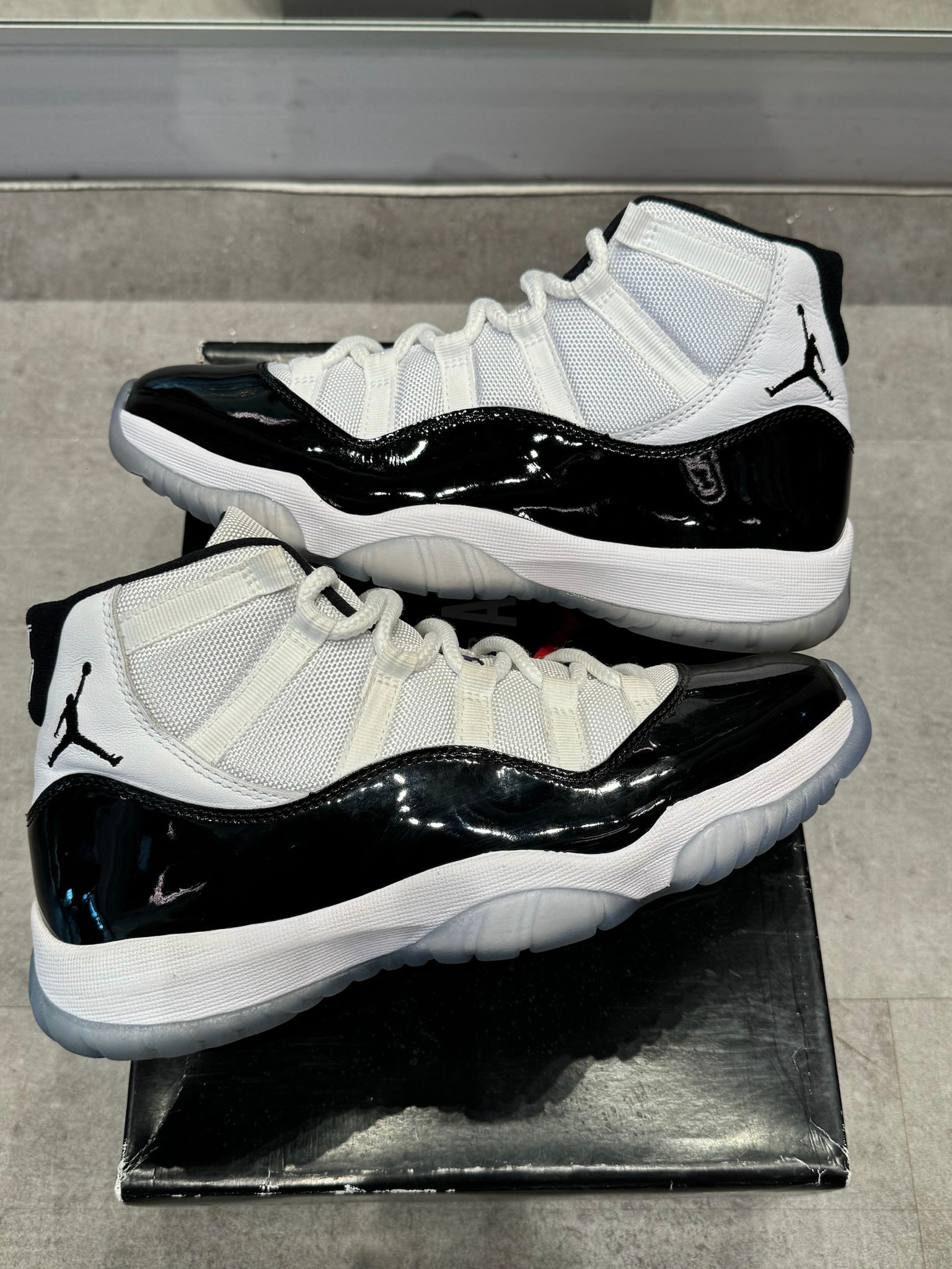 Jordan 11 Retro Concord (2018) (Preowned Size 8)