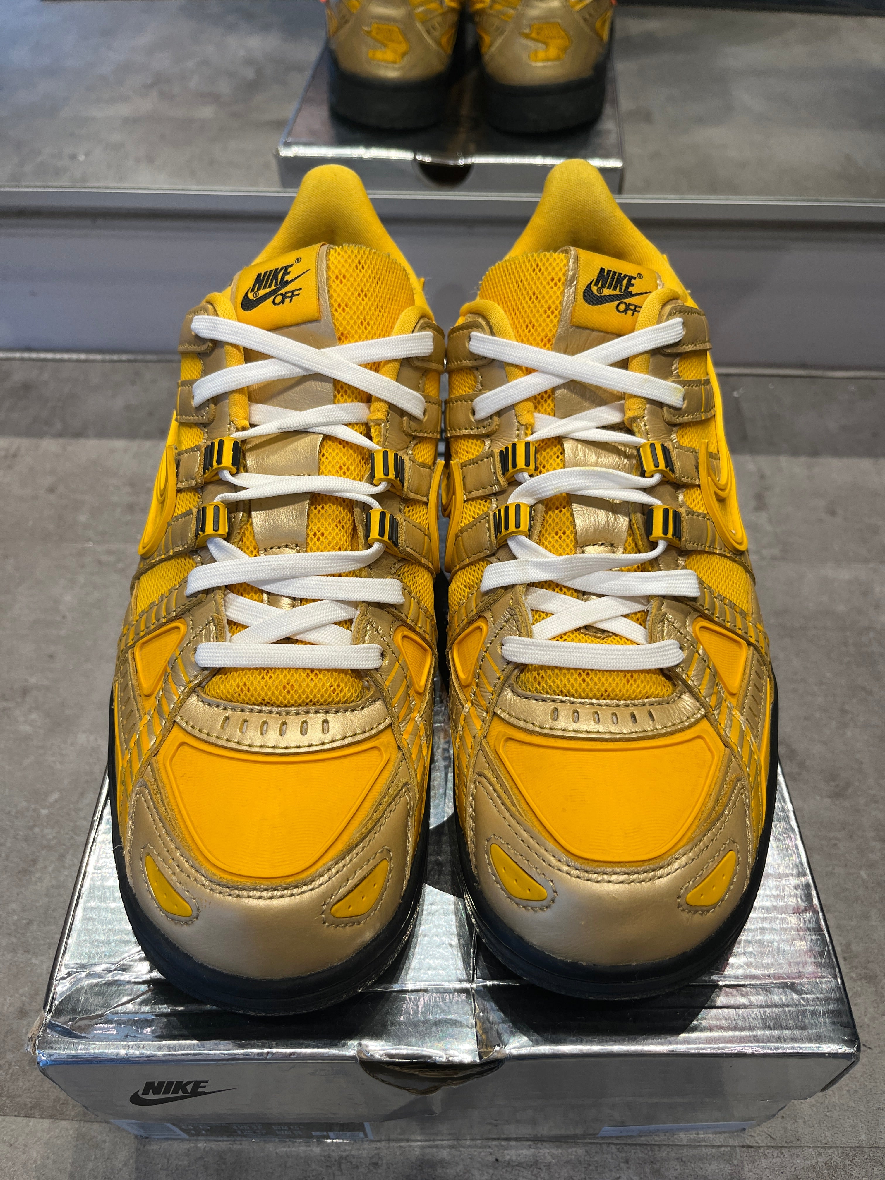 Nike Air Rubber Dunk Off-White University Gold (Preowned)