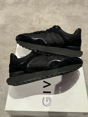 Givenchy Giv Runner Black (Preowned Size 9)