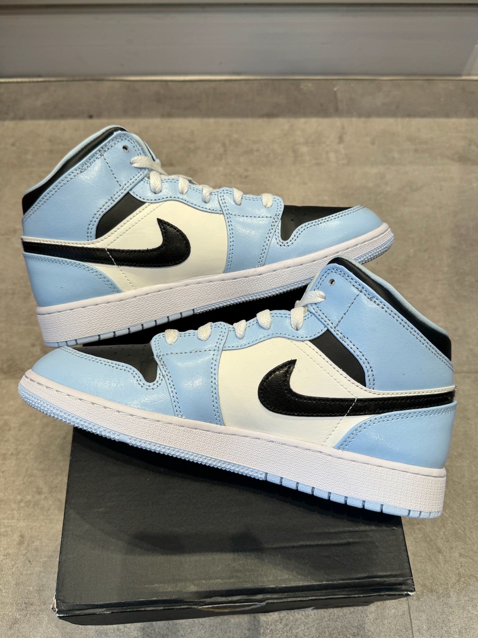 Jordan 1 Mid Ice Blue (2022) (GS) (Preowned)