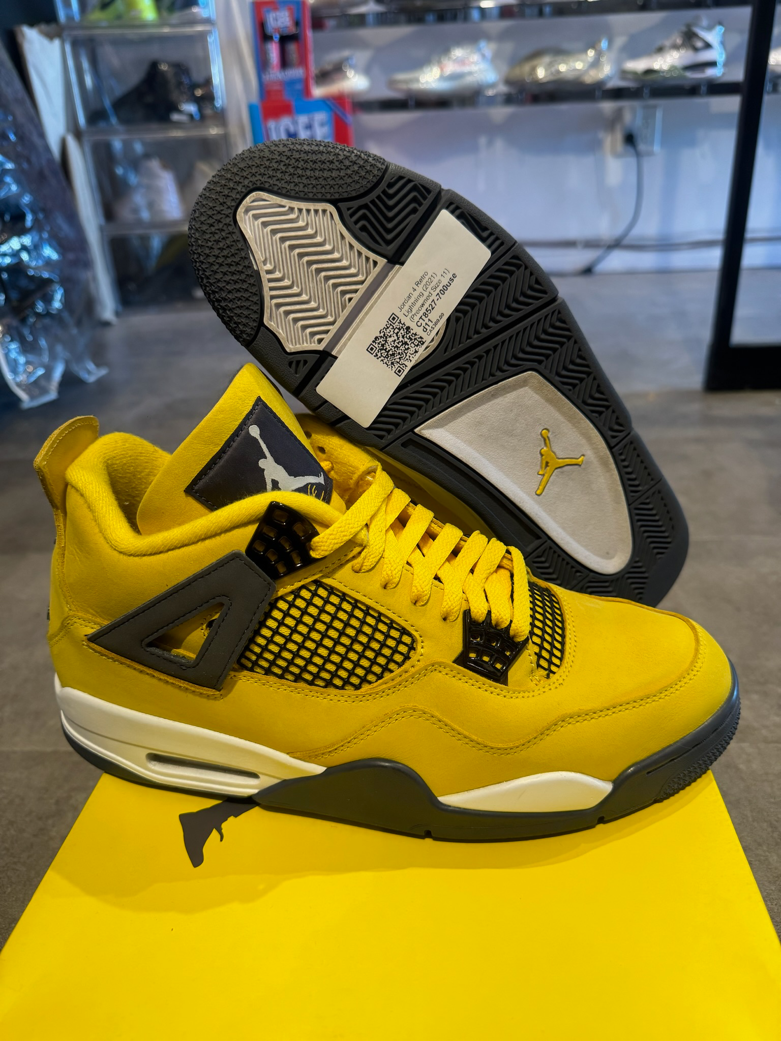 Jordan 4 Retro Lightning (2021) (Preowned Size 11)