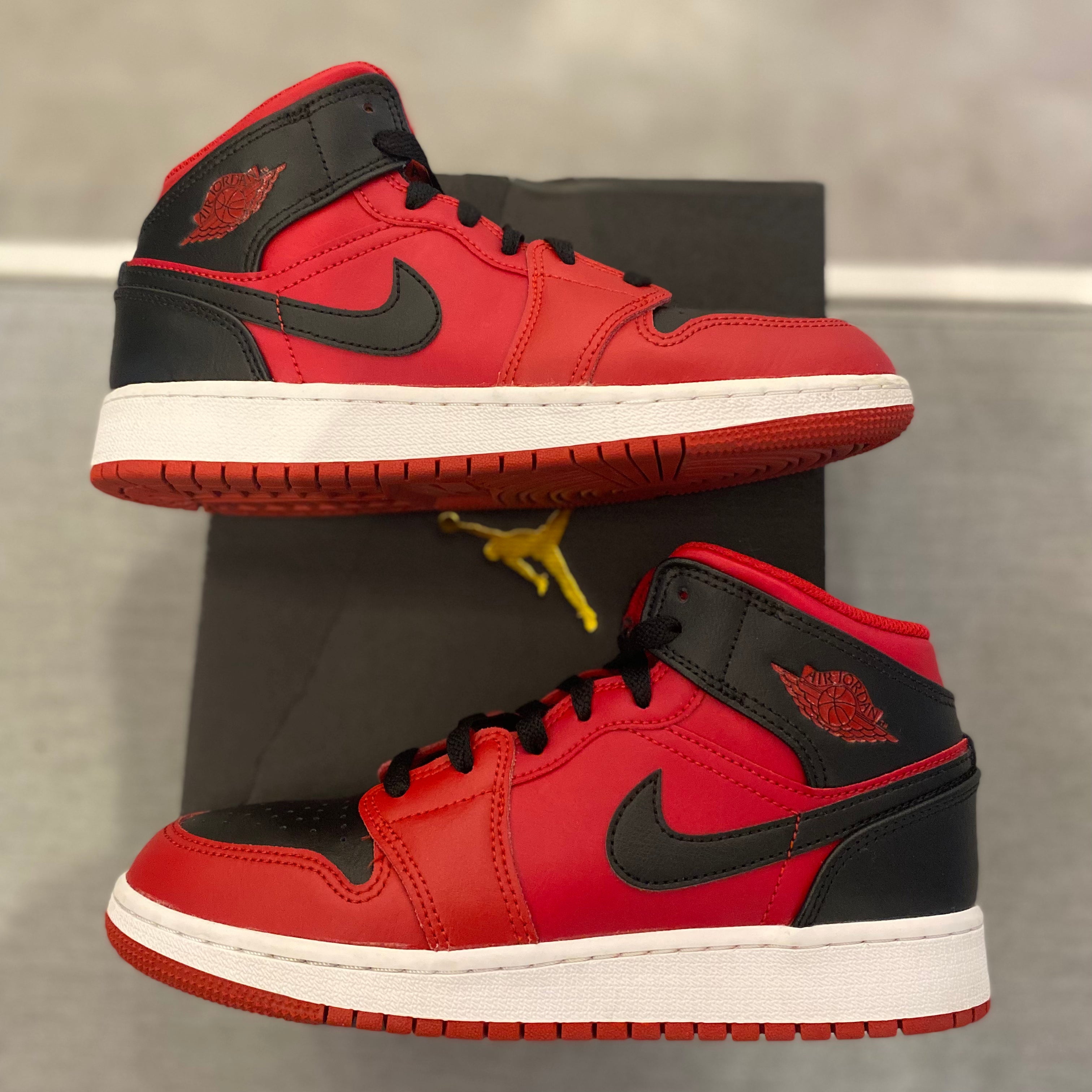 Jordan 1 Mid Reverse Bred (GS) (Preowned Size 5y)