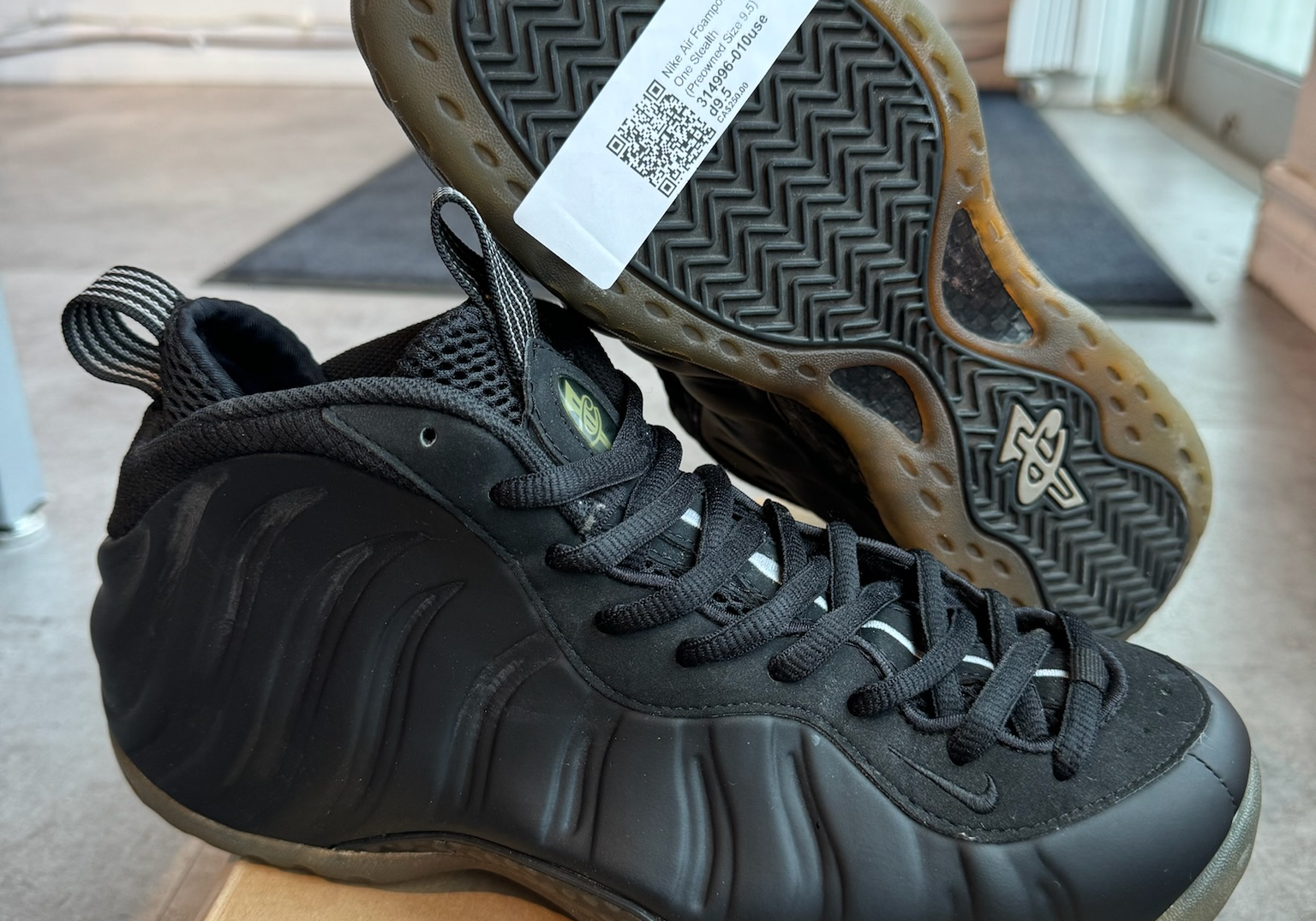 Nike Air Foamposite One Stealth (Preowned Size 9.5)