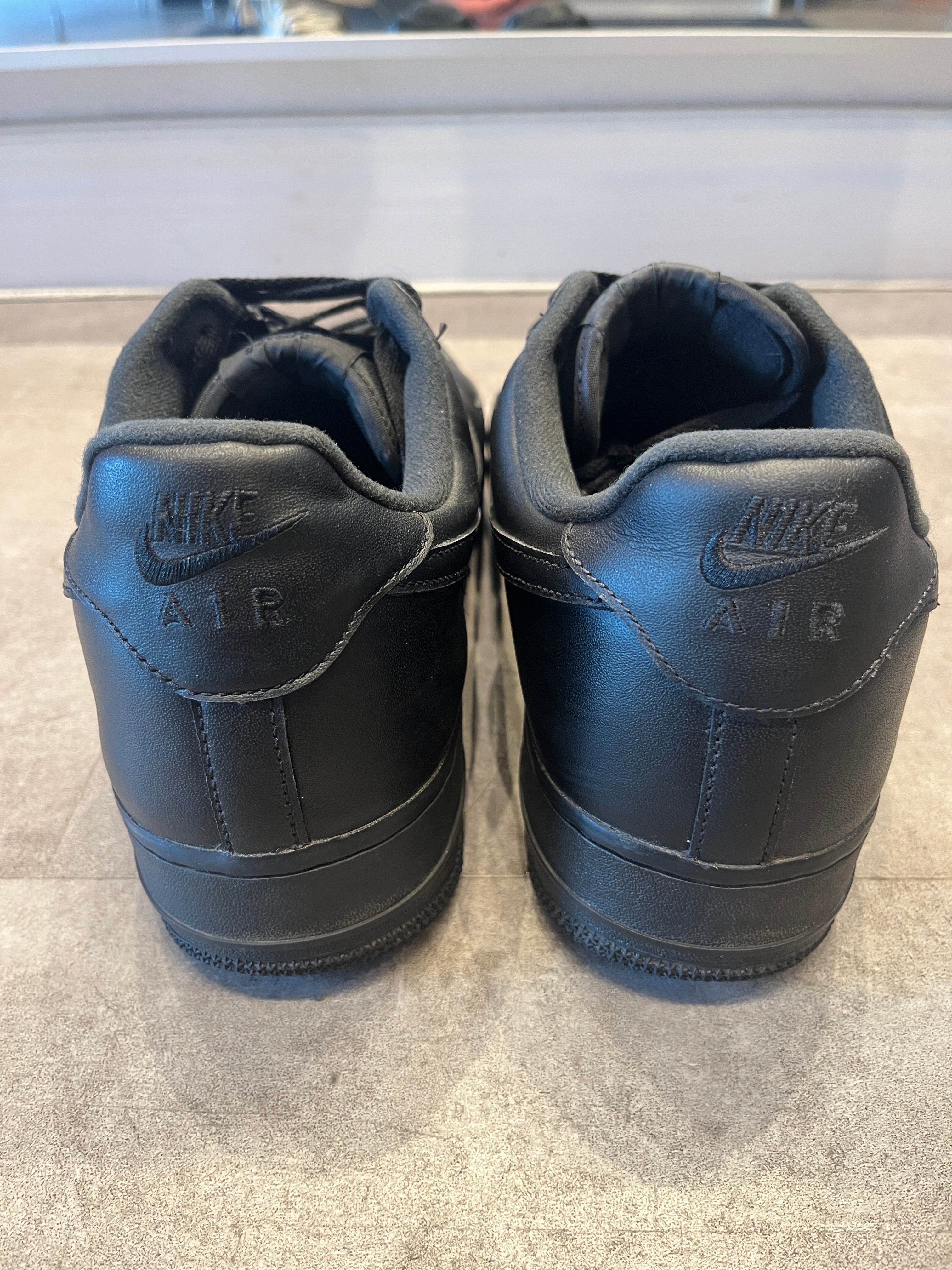 Nike Air Force 1 Low SP Supreme Black (Preowned Size 11 Nike Air Force 1 Low SP Supreme Black (Preowned Size 11