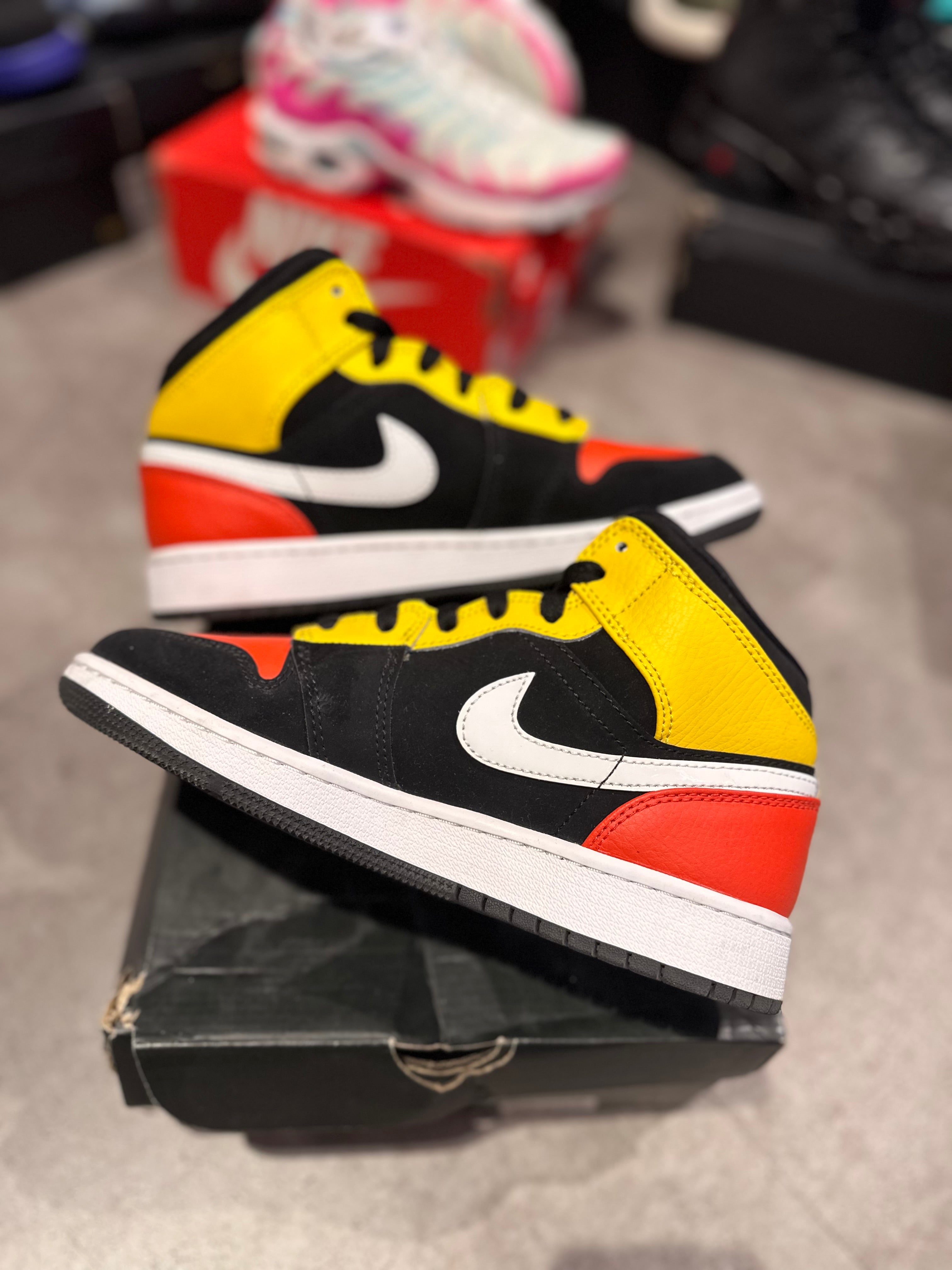 Jordan 1 Mid Black Amarillo Team Orange (GS) (Preowned)