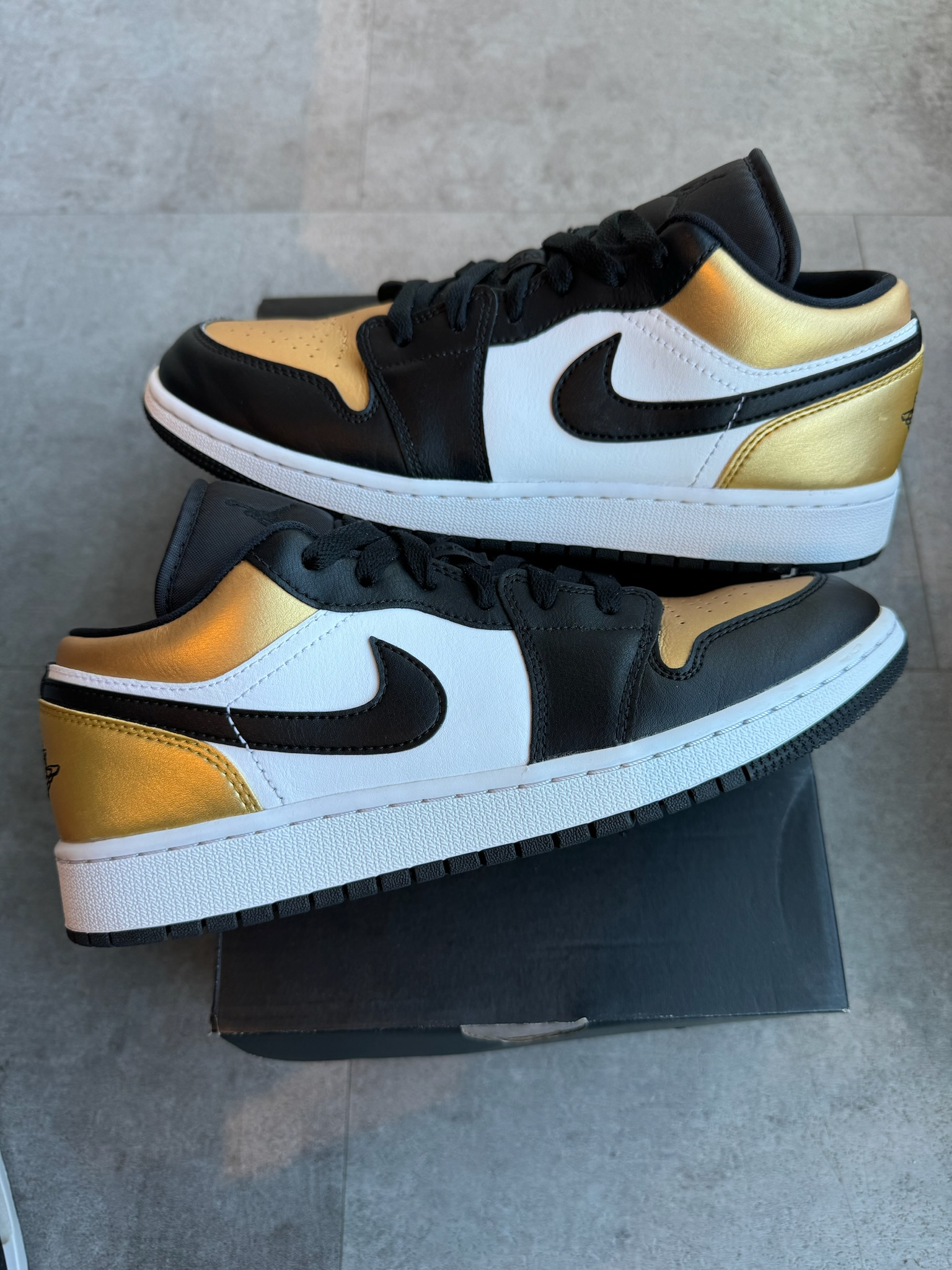 Jordan 1 Low Gold Toe (GS) (Preowned Size 7y)