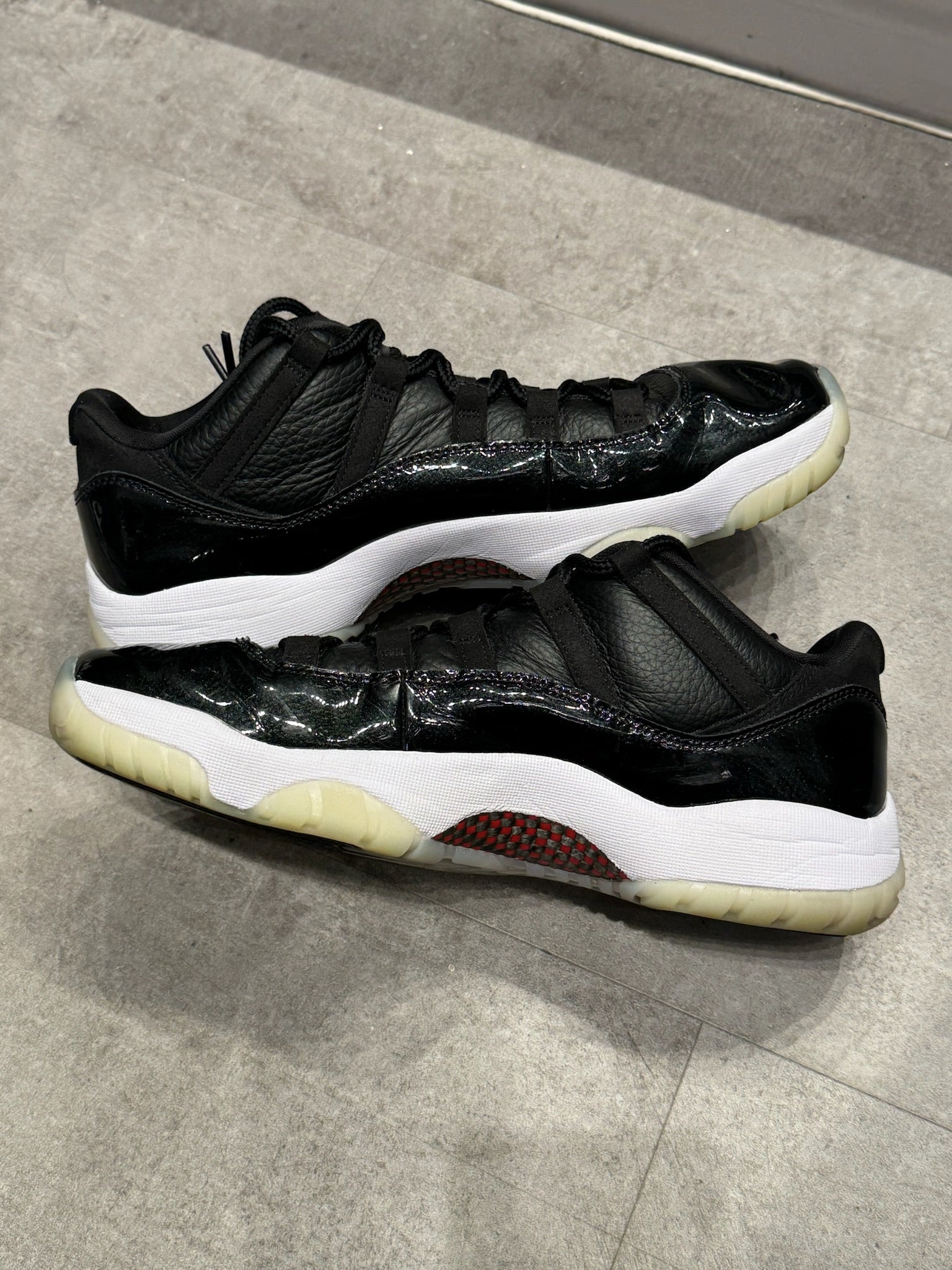 Jordan 11 Retro Low 72-10 (Preowned Size 11)